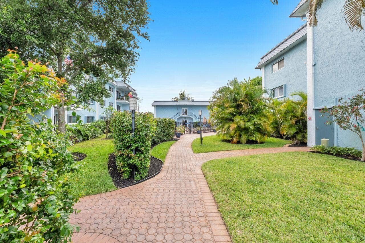 3004 NE 5th Terrace, #108c, Wilton Manors, FL 33334 Courtyard