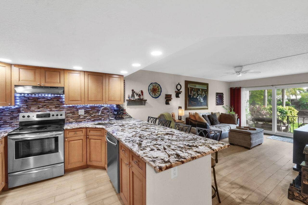 3004 NE 5th Terrace, #108c, Wilton Manors, FL 33334 3004_NE_5th_Terrace_U108-10 (1)