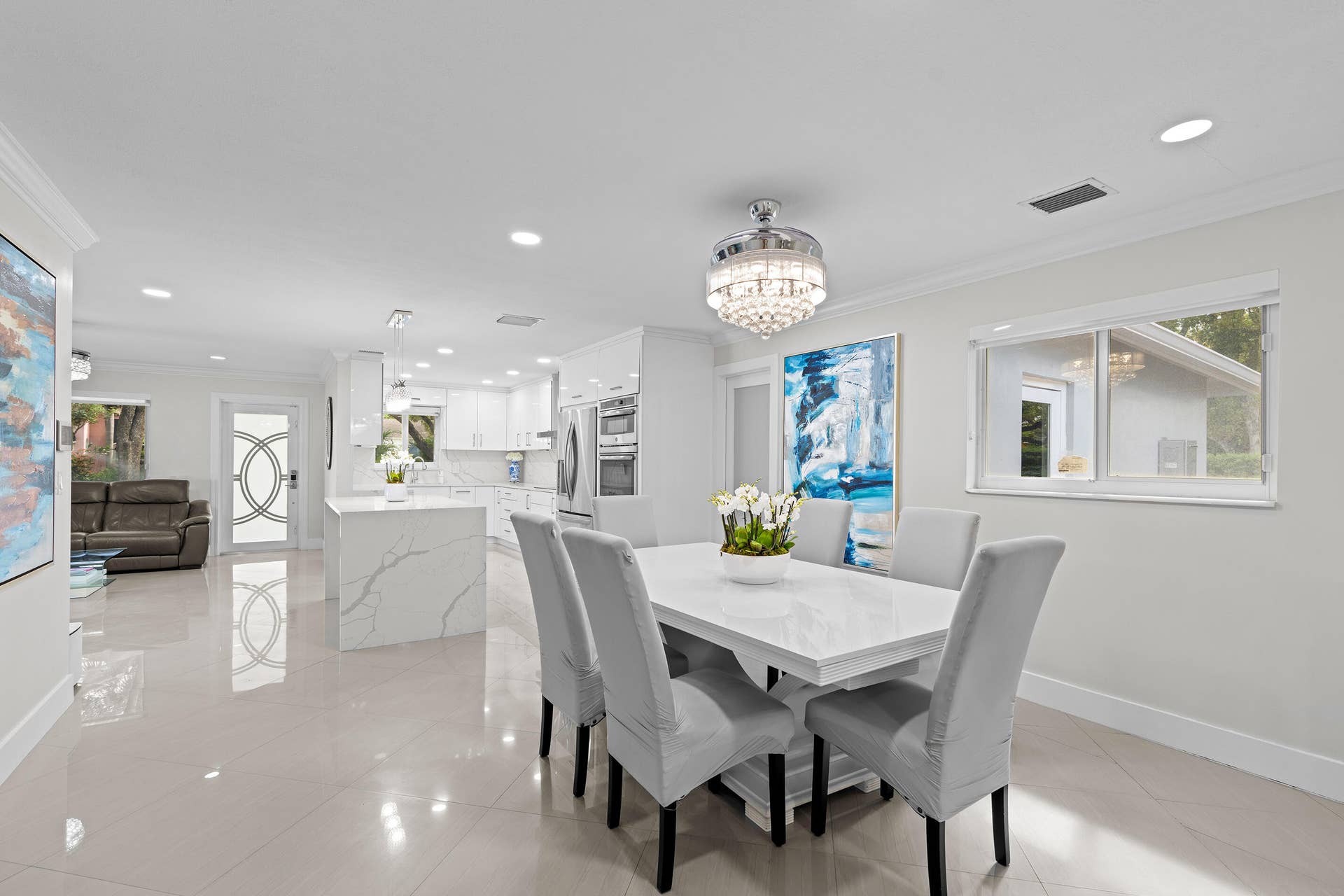 747 Avon Road, West Palm Beach, FL 33401 Dining room
