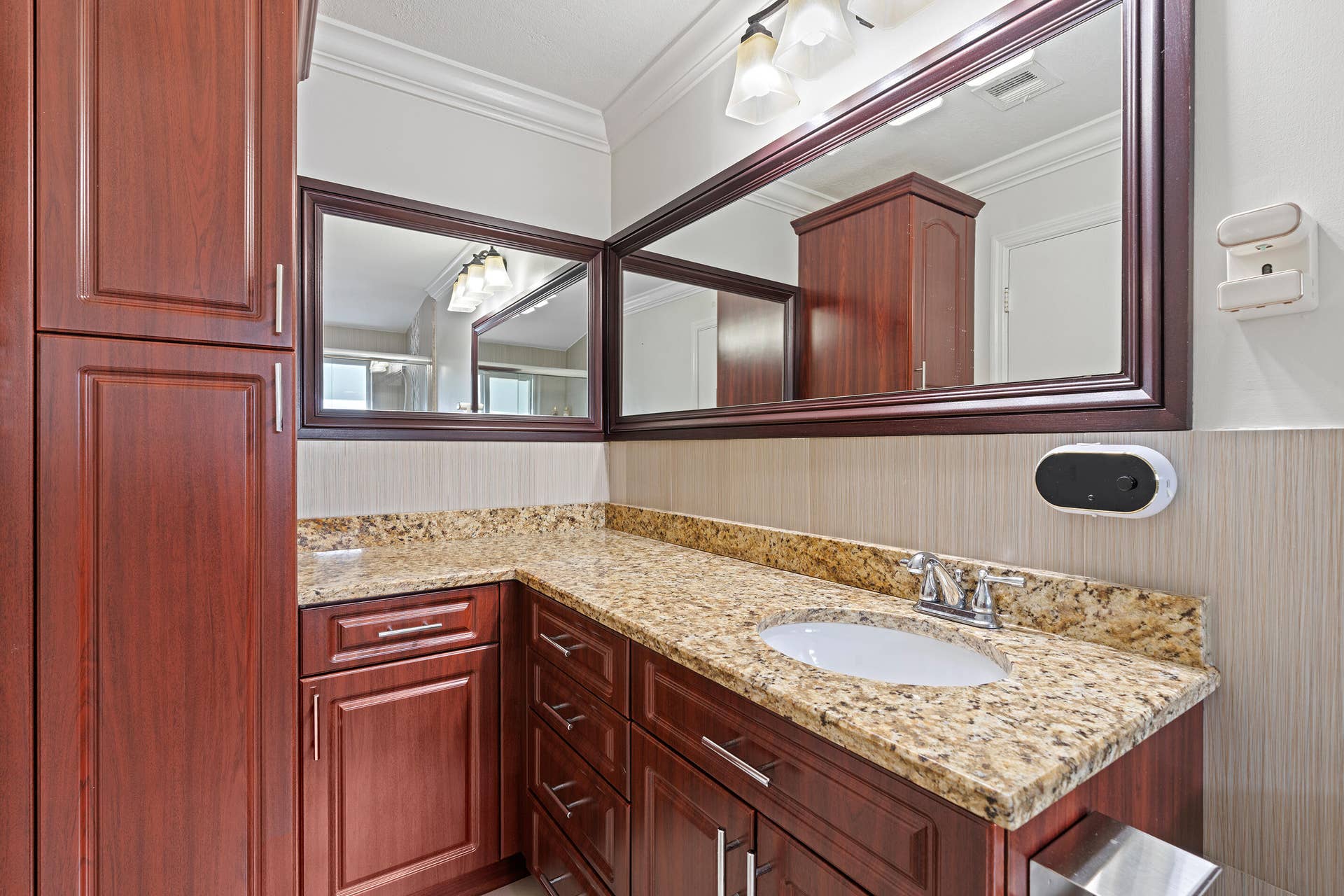 747 Avon Road, West Palm Beach, FL 33401 Bathroom 2 Vanity