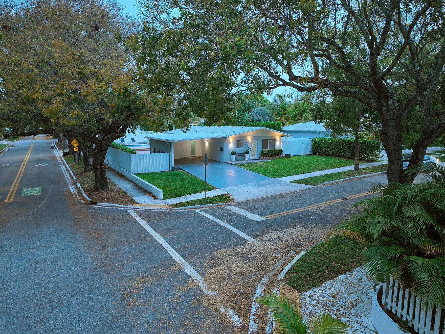 747 Avon Road, West Palm Beach, FL 33401 9,237 SF on Northeast corner of Lake and Georgia Ave