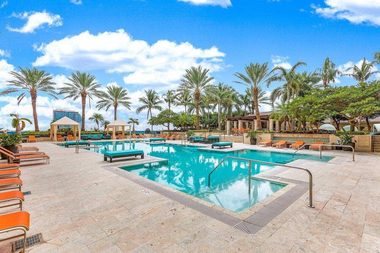 550 Okeechobee Boulevard, #Lph-07, West Palm Beach, FL 33401 CPST Resort-Style Heated Pool