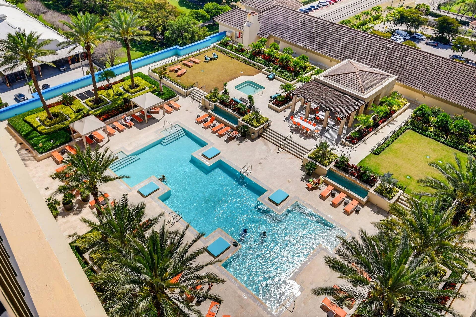 550 Okeechobee Boulevard, #Lph-07, West Palm Beach, FL 33401 Resort-Style Pooldeck