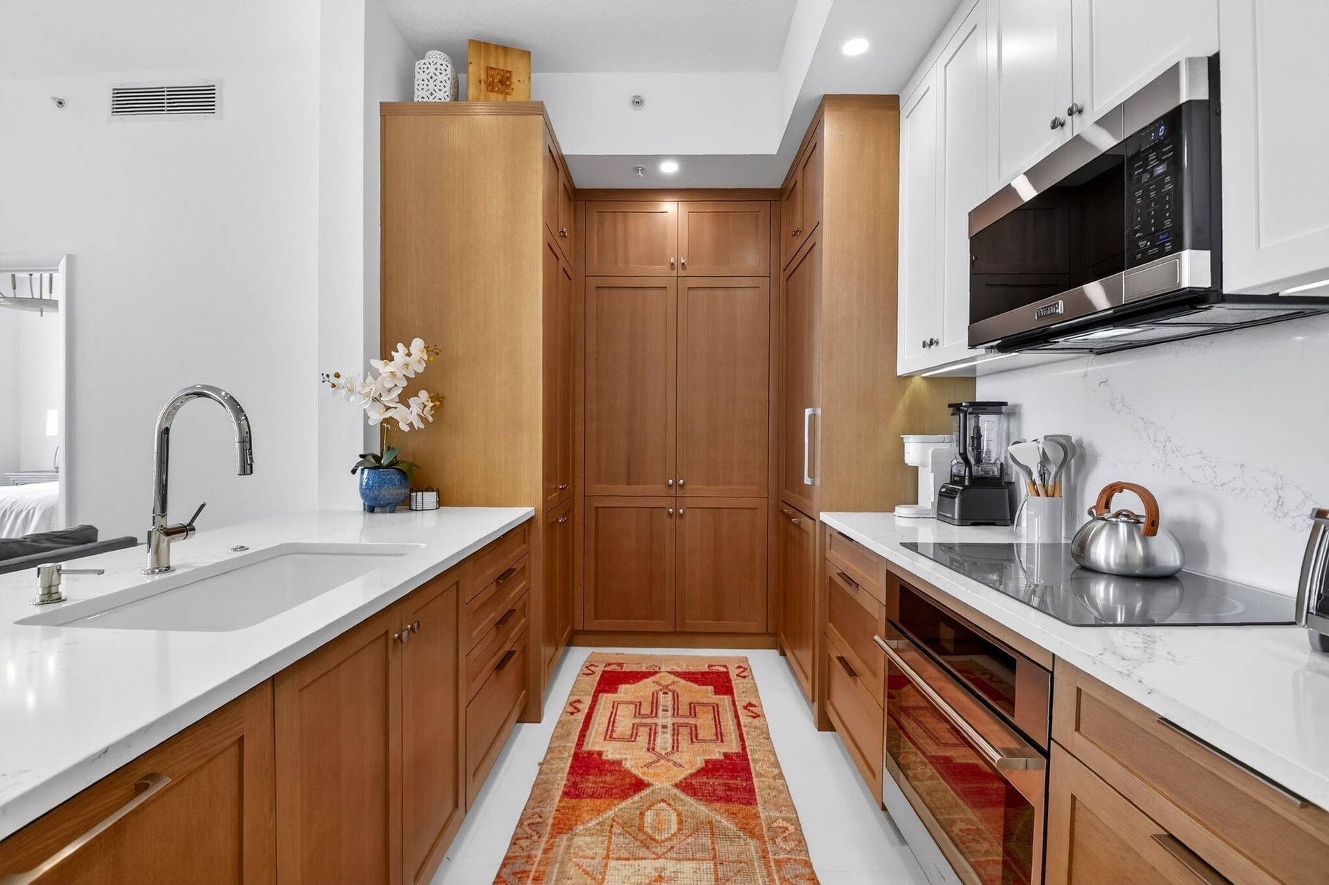 550 Okeechobee Boulevard, #Lph-07, West Palm Beach, FL 33401 Fully Remodeled Kitchen