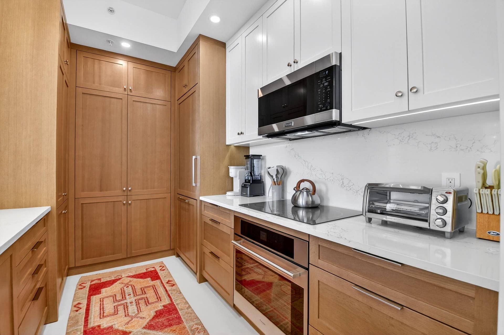 550 Okeechobee Boulevard, #Lph-07, West Palm Beach, FL 33401 Fully Remodeled Kitchen