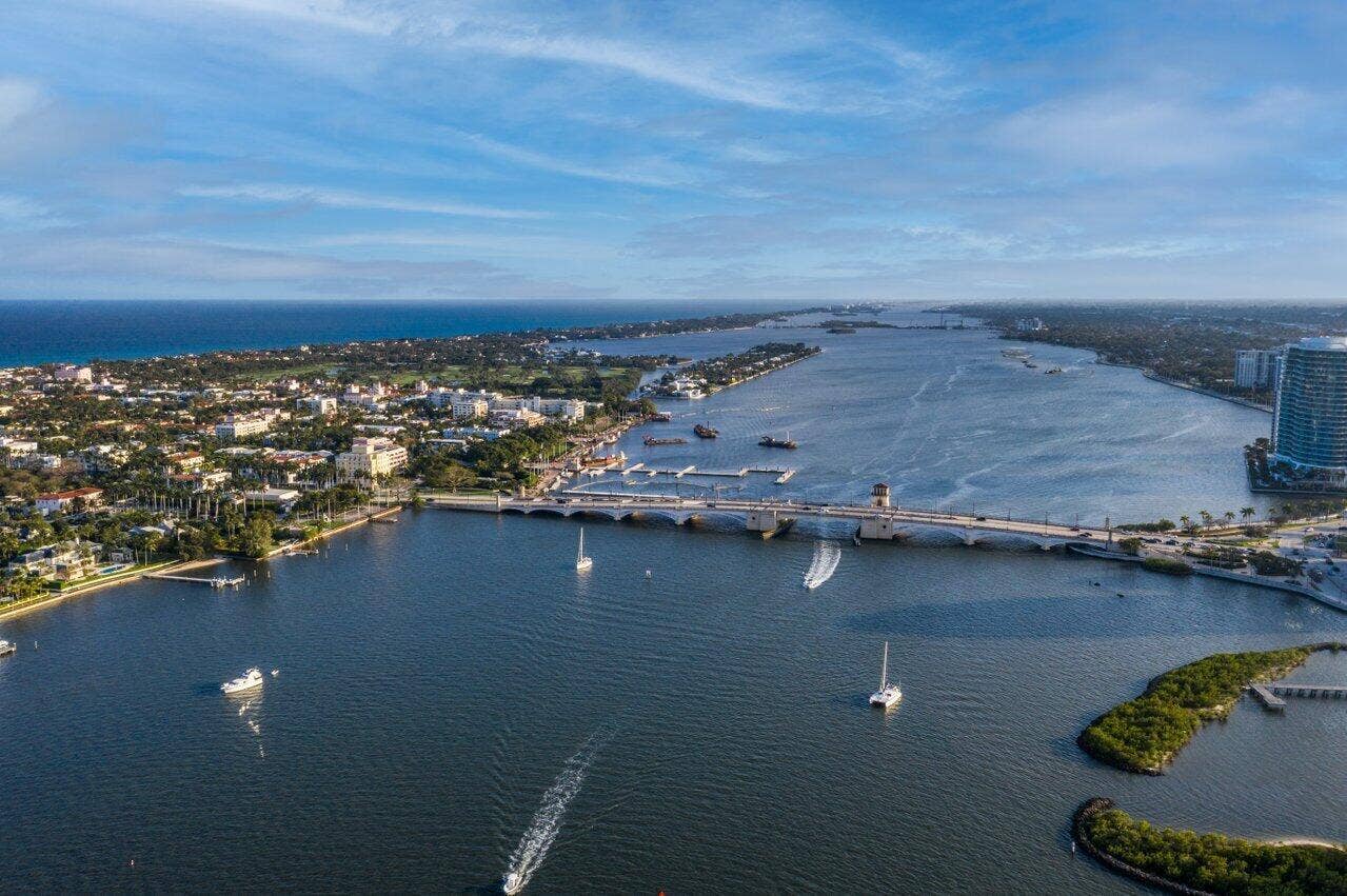 550 Okeechobee Boulevard, #Lph-07, West Palm Beach, FL 33401 Nearby Royal Park Bridge to Worth Ave