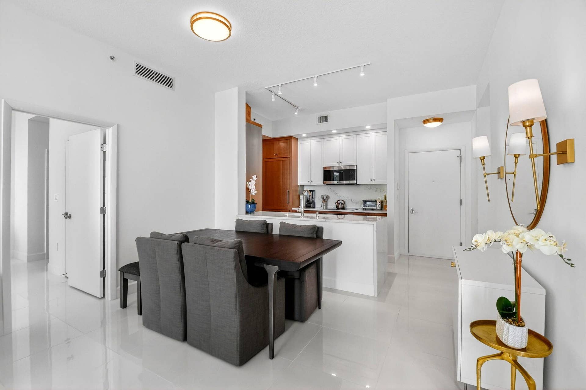 550 Okeechobee Boulevard, #Lph-07, West Palm Beach, FL 33401 Kitchen and Dining Areas