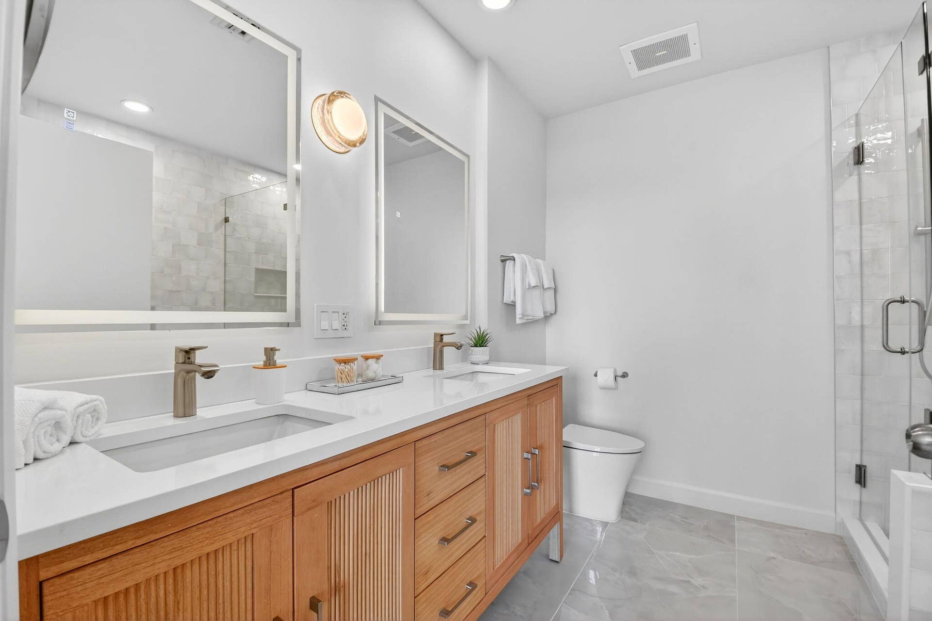 550 Okeechobee Boulevard, #Lph-07, West Palm Beach, FL 33401 Fully Remodeled Primary Bathroom