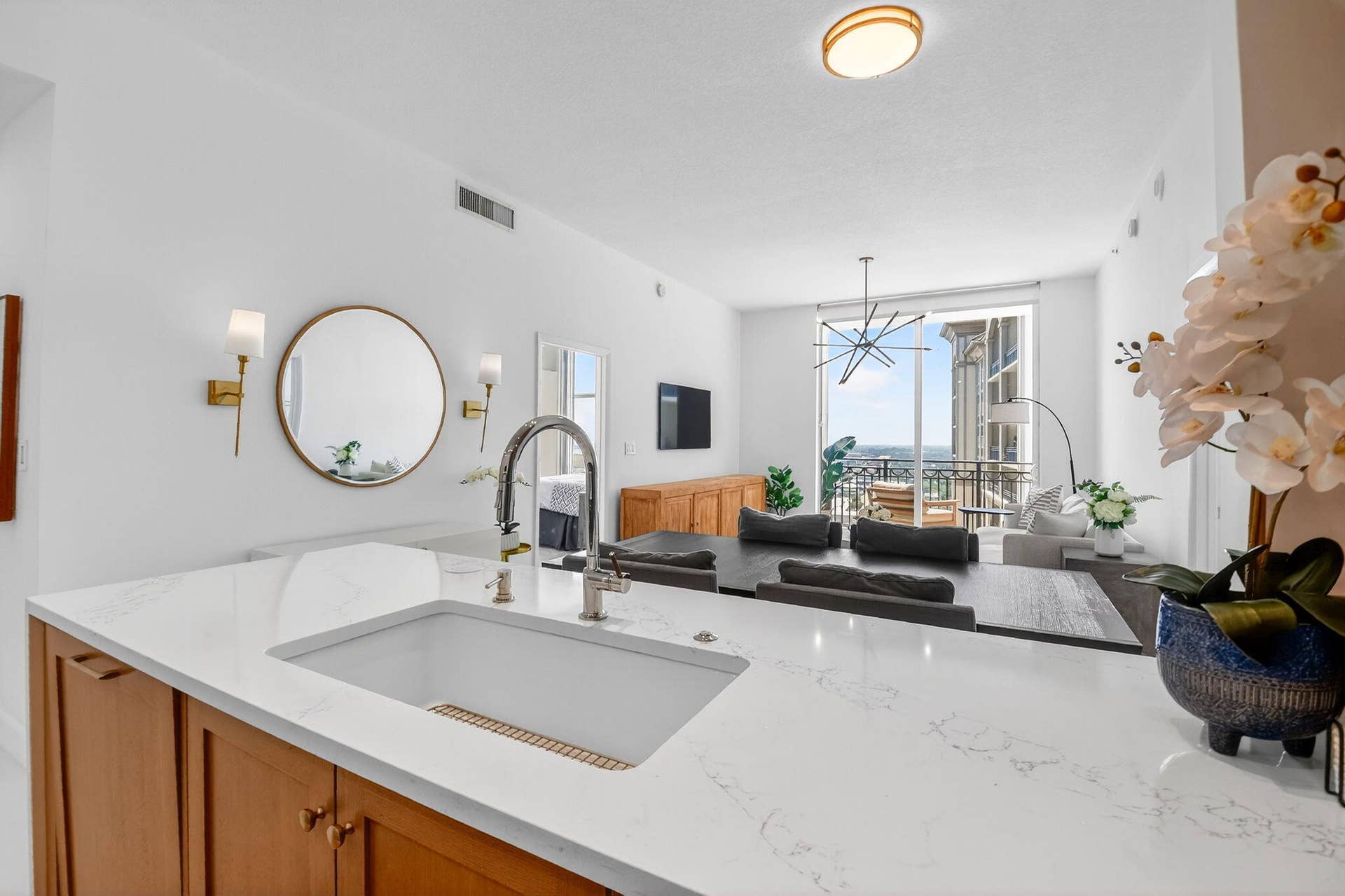 550 Okeechobee Boulevard, #Lph-07, West Palm Beach, FL 33401 Kitchen Views