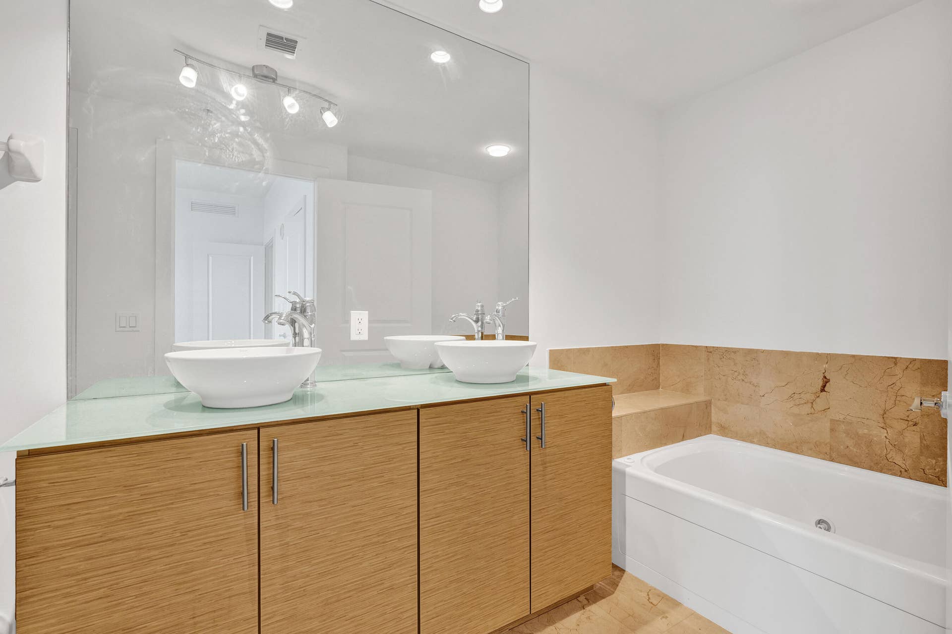 315 NE 3rd Avenue, #1201, Fort Lauderdale, FL 33301 DSC00308