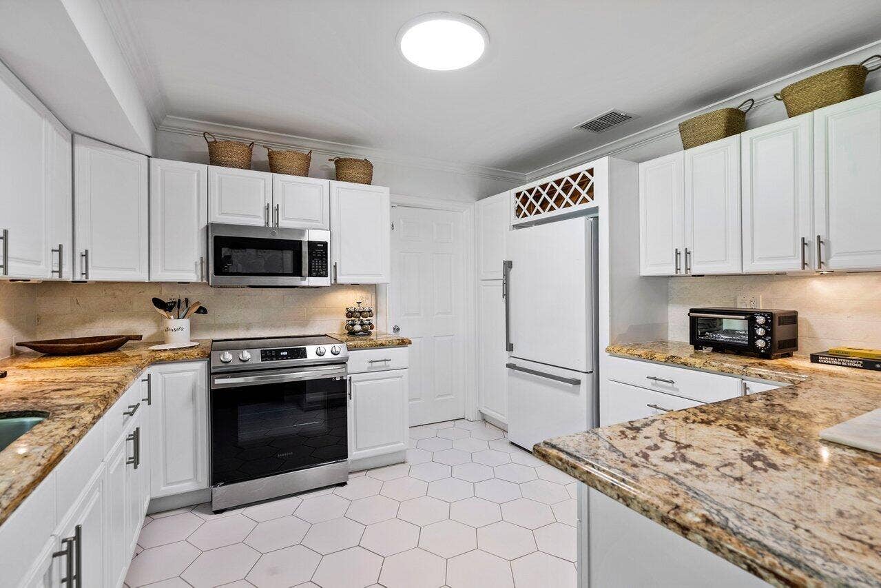 5221 NE 26th Avenue, Lighthouse Point, Lighthouse Point, FL 33064 Kitchen