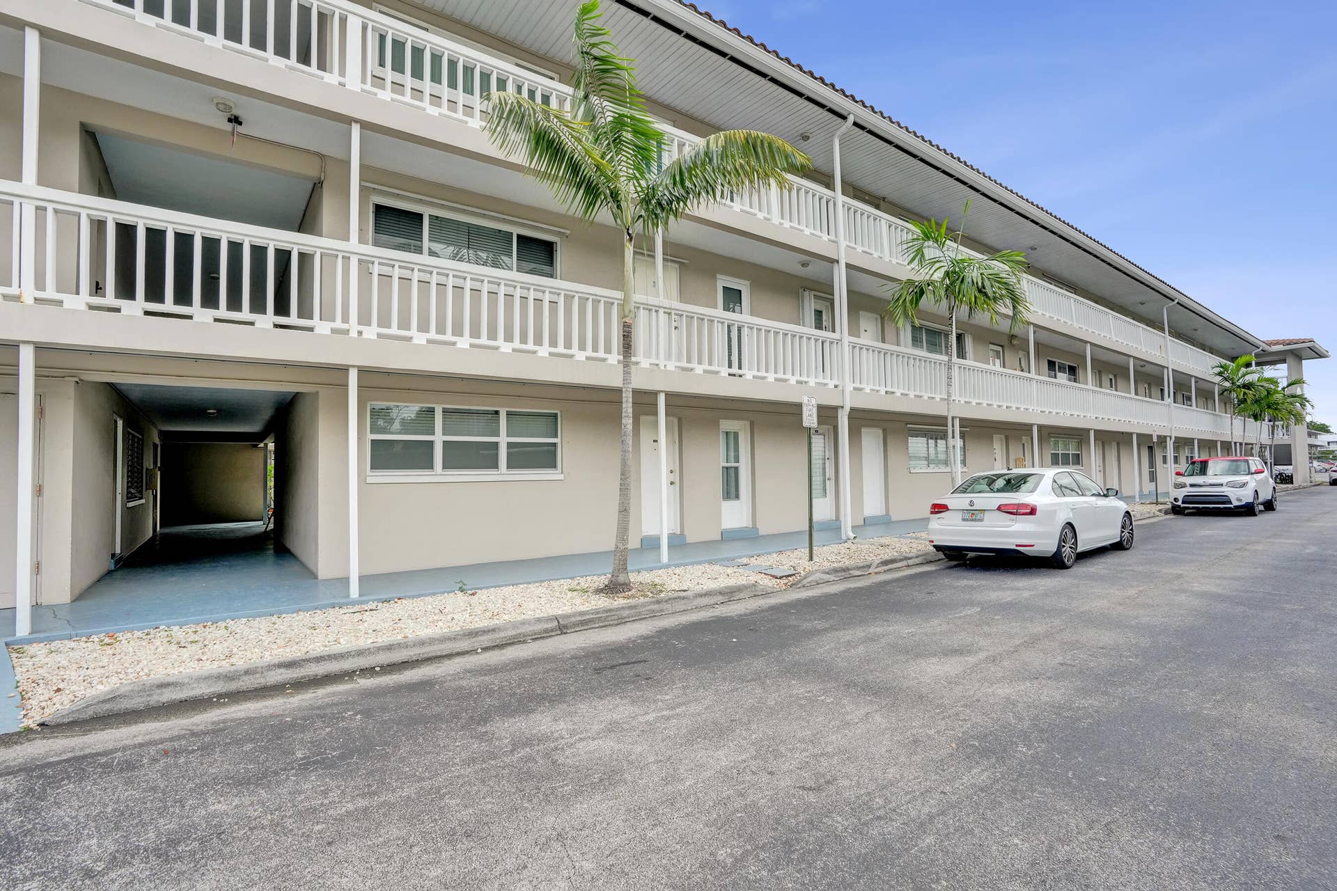 900 SW 12th Street, #100, Fort Lauderdale, FL 33315 DSC09013