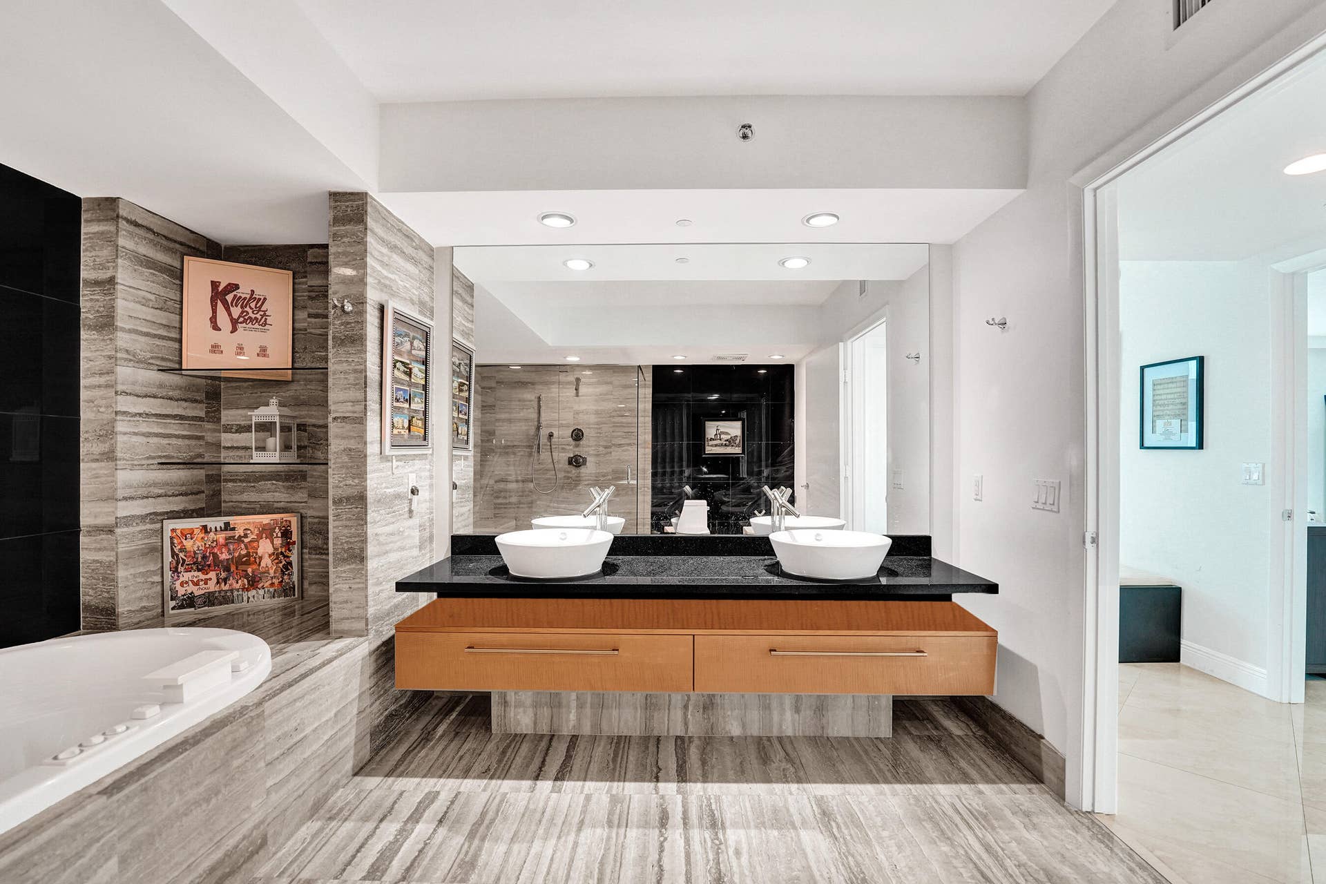 101 S Fort Lauderdale Beach Boulevard, #1107, Fort Lauderdale, FL 33316 DSC02977