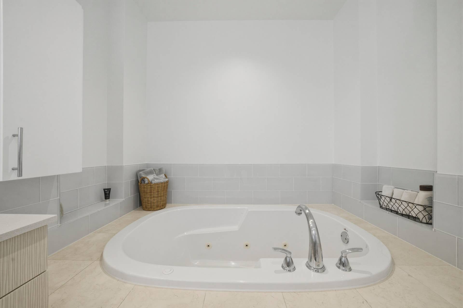 69 Isle Of Venice Drive, Fort Lauderdale, FL 33301 Primary Bath