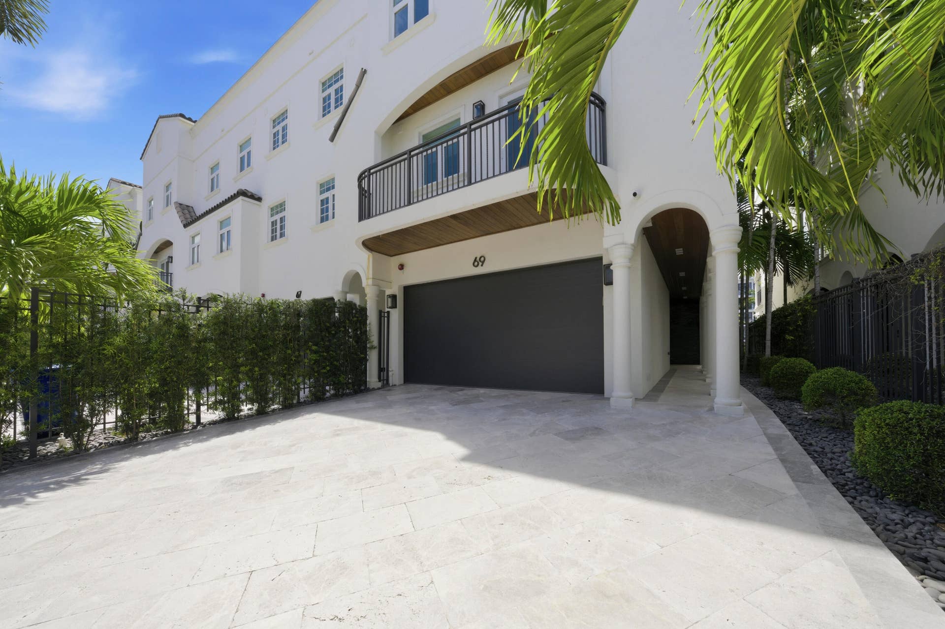 69 Isle Of Venice Drive, Fort Lauderdale, FL 33301 Private Gated Driveway