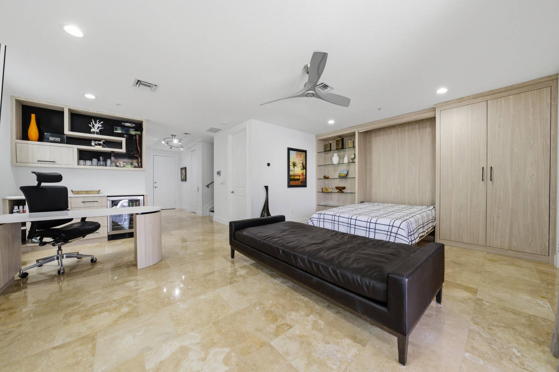 69 Isle Of Venice Drive, Fort Lauderdale, FL 33301 Office/Guest
