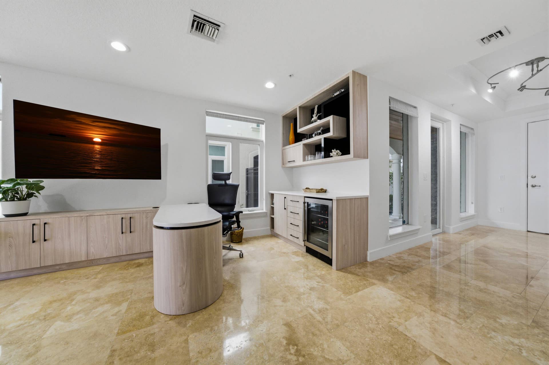 69 Isle Of Venice Drive, Fort Lauderdale, FL 33301 Office/Guest