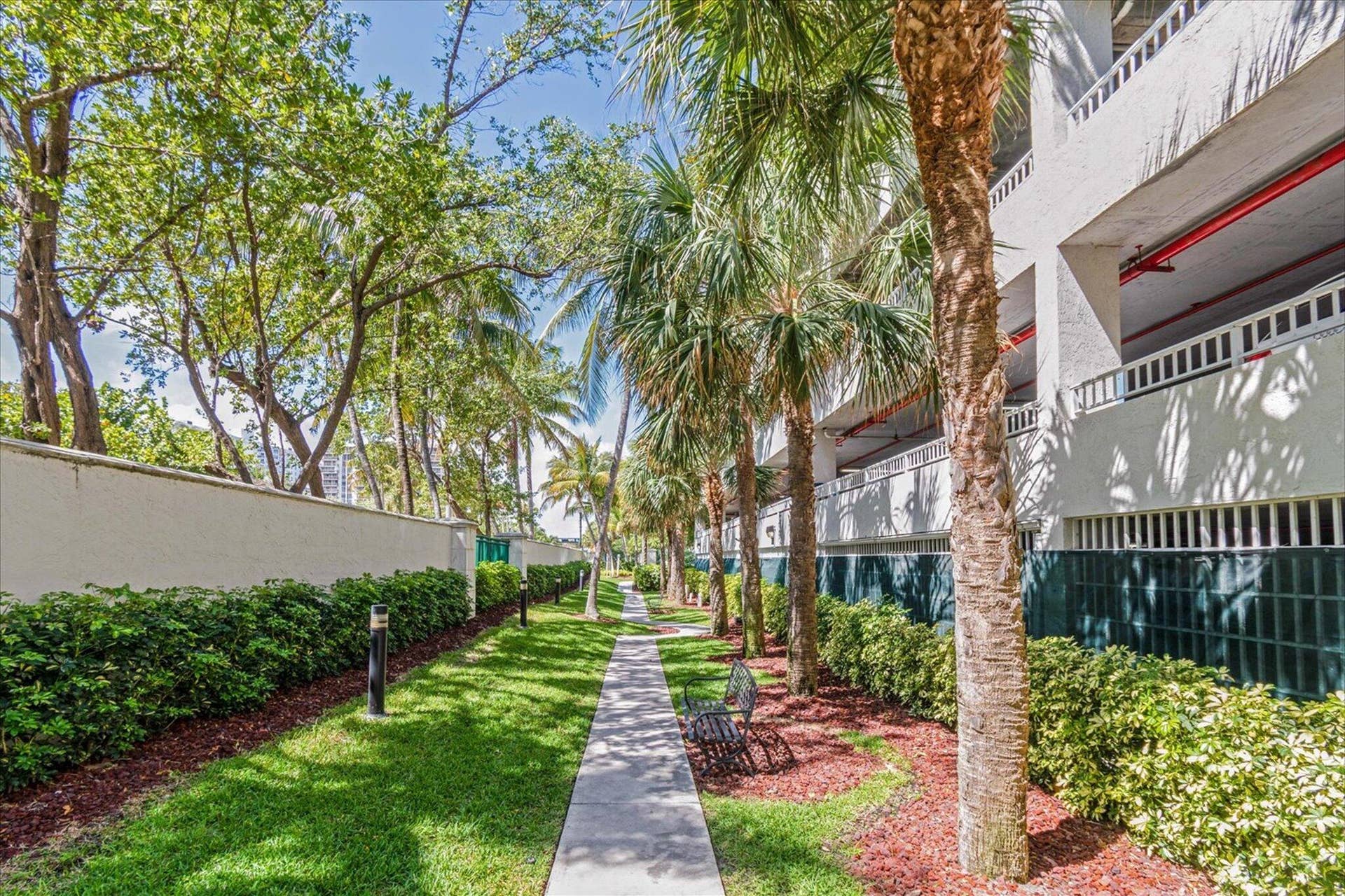 3100 N Ocean Boulevard, #601, Fort Lauderdale, Fort Lauderdale, FL 33308 099-014-LHI Dog Walk