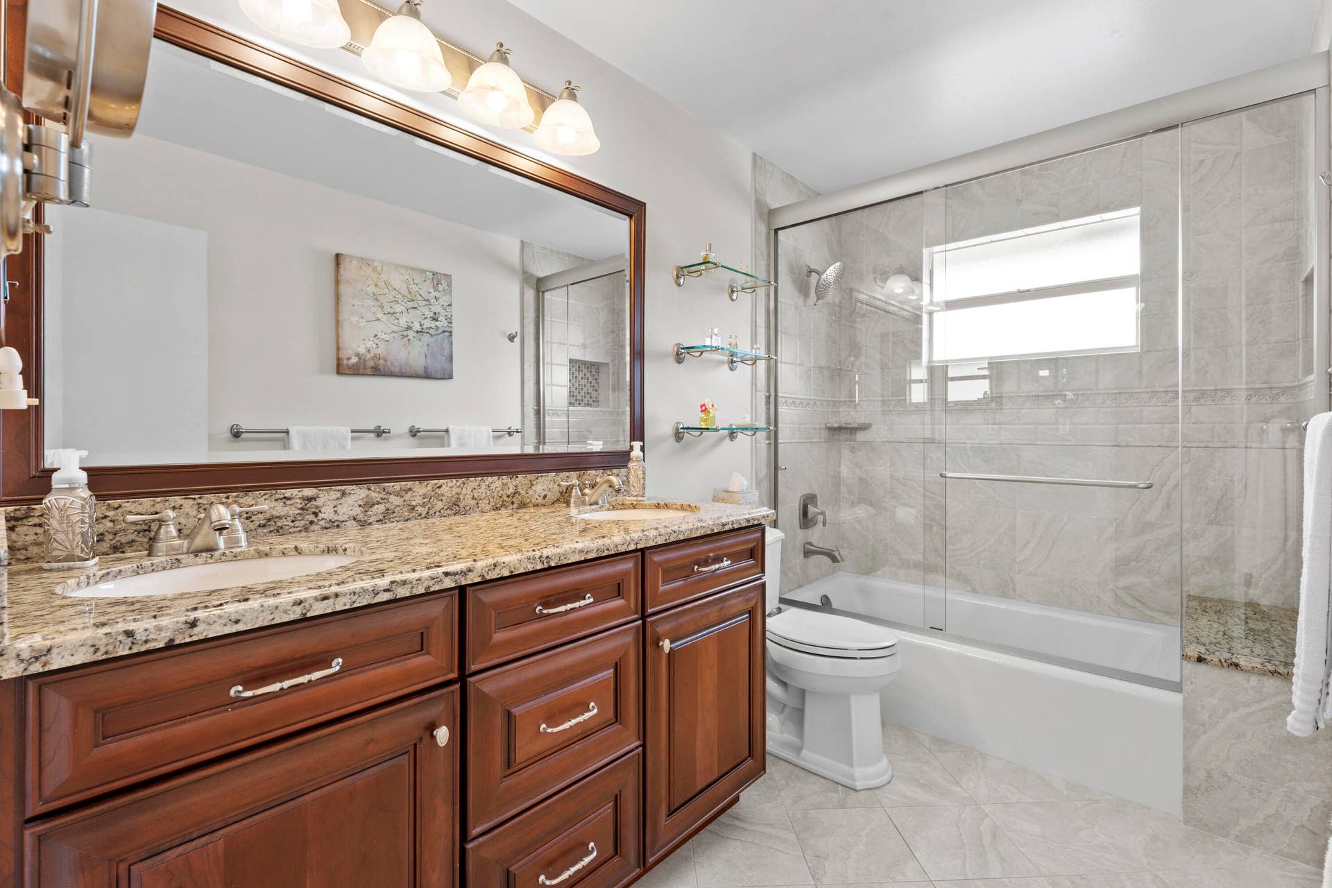 2nd Bathroom upstairs