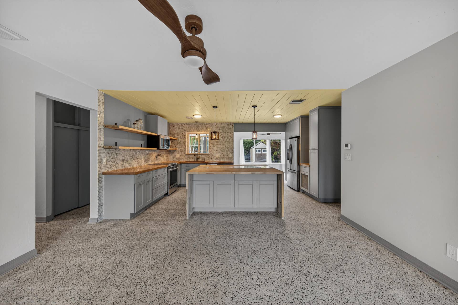 818 NW 28th Court, Wilton Manors, FL 33311 Aline818-8