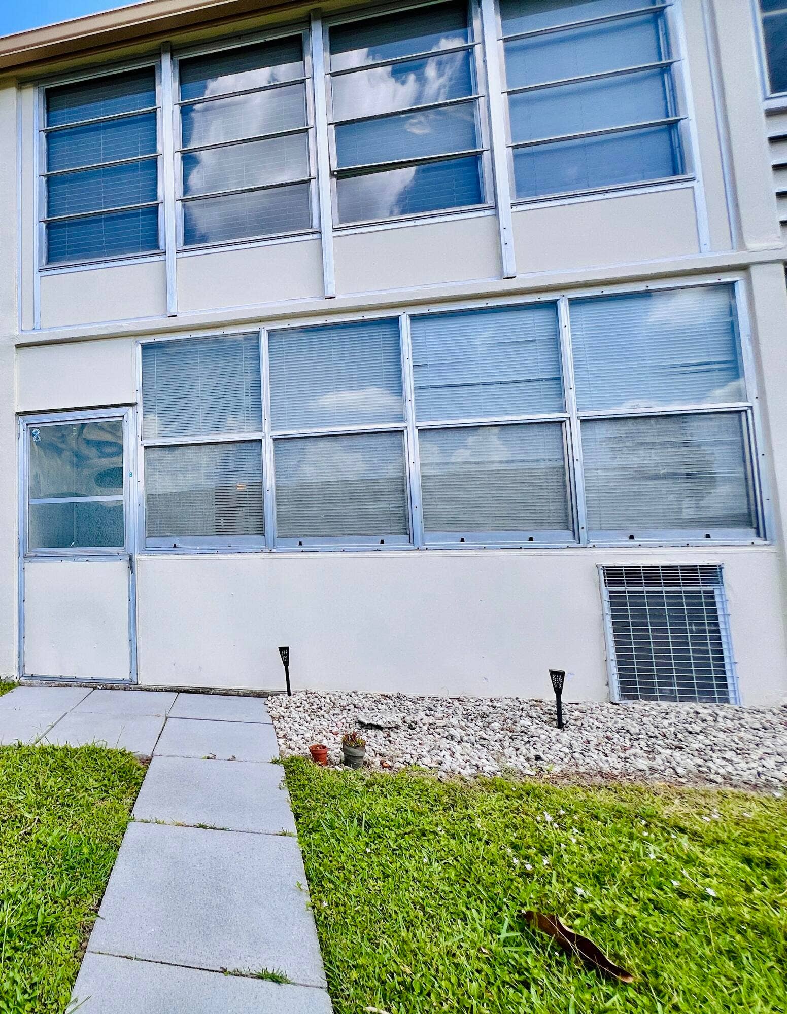 8 Northampton A, West Palm Beach, FL 33417 Walk Way from Lanai to Parking Area