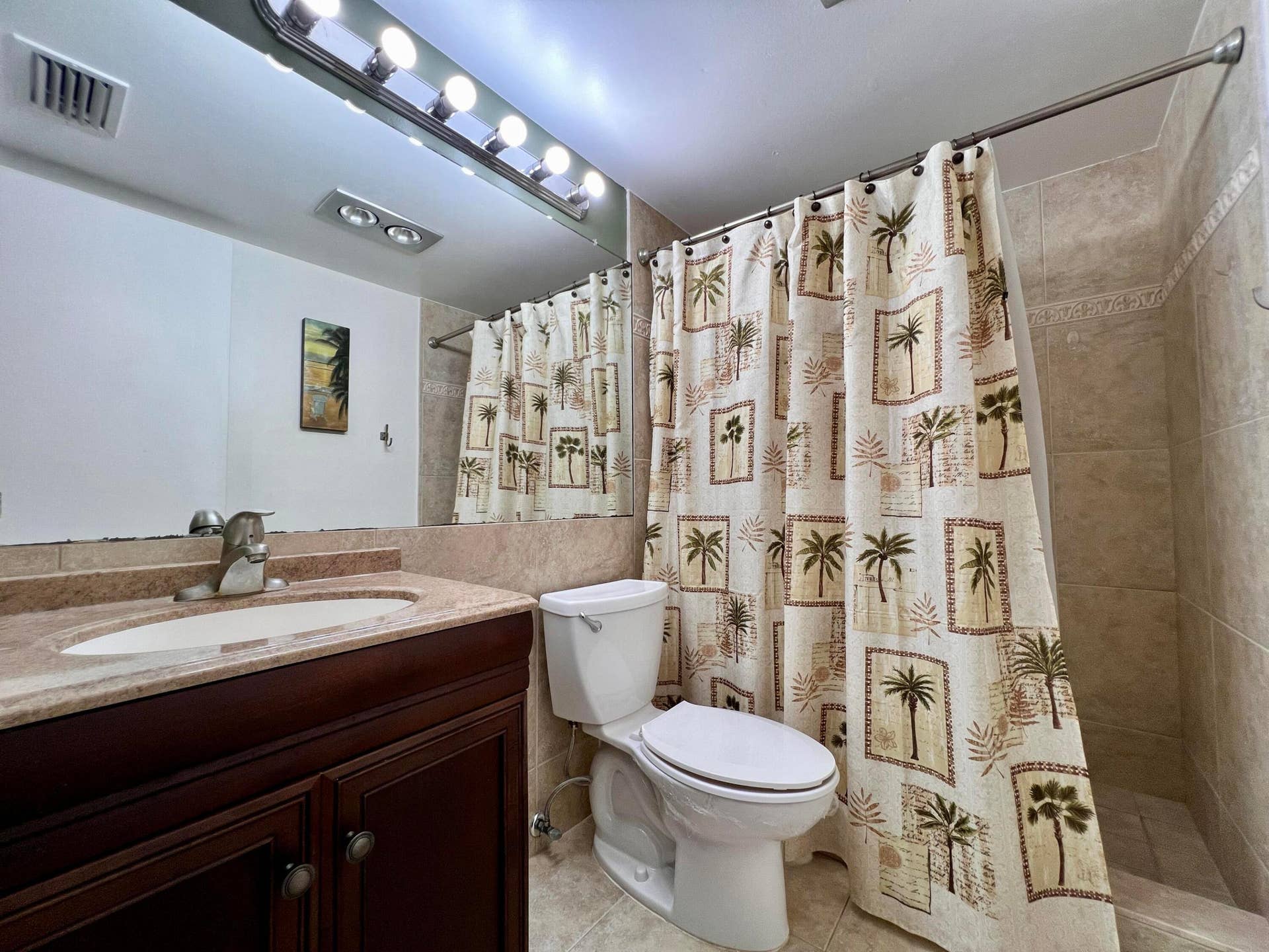 8 Northampton A, West Palm Beach, FL 33417 Updated Full Bath
