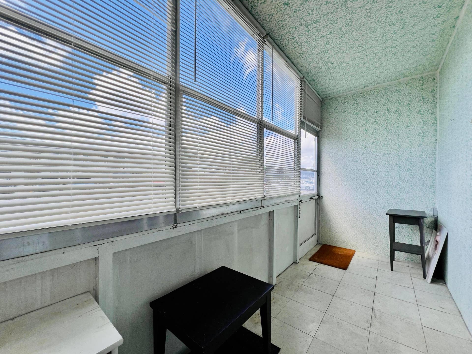 8 Northampton A, West Palm Beach, FL 33417 Long Lanai with Access to Exterior - A Few Steps to Parking!