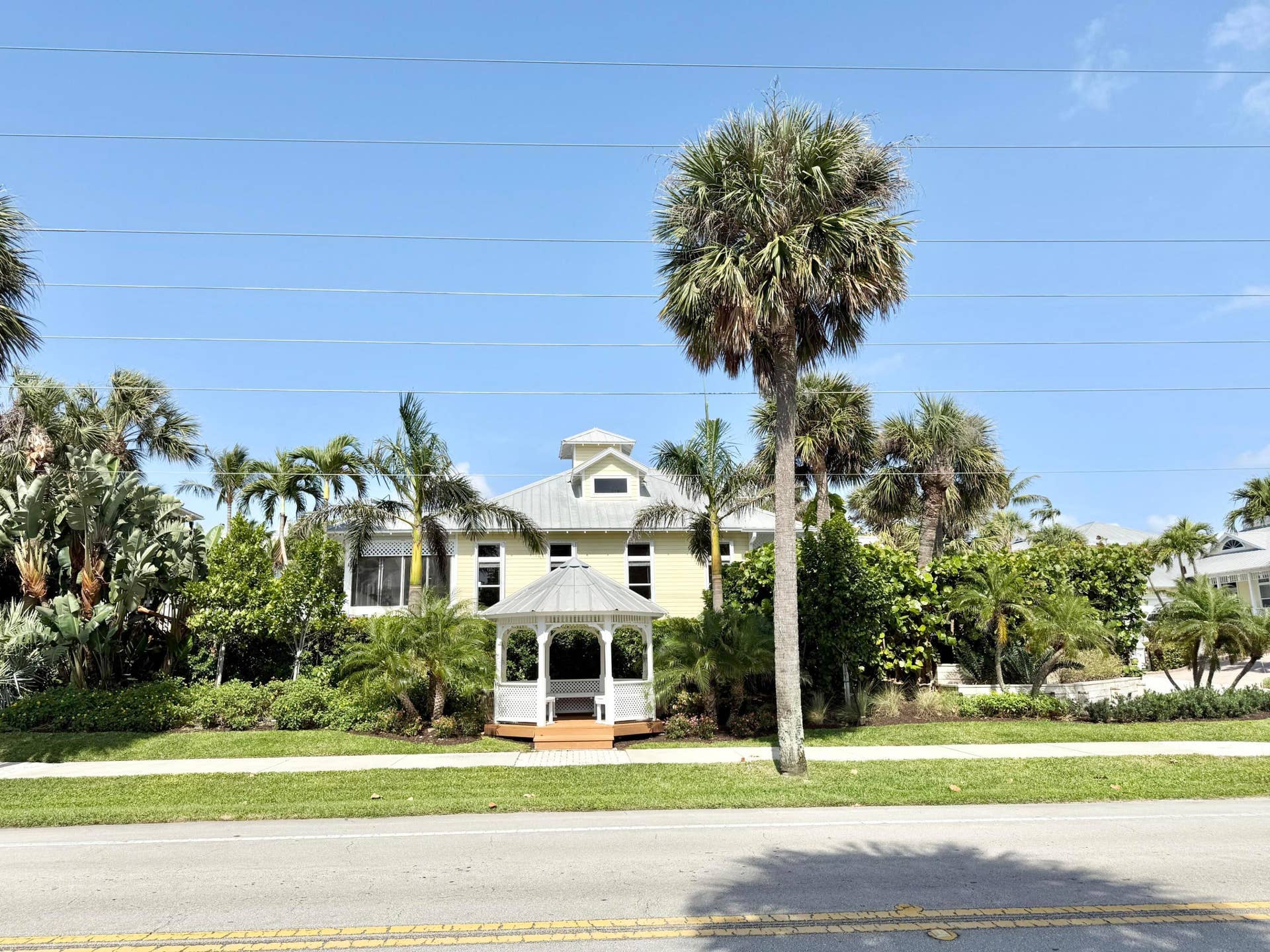 400 Seaside Lane, Juno Beach, FL 33408 HouseFromLake