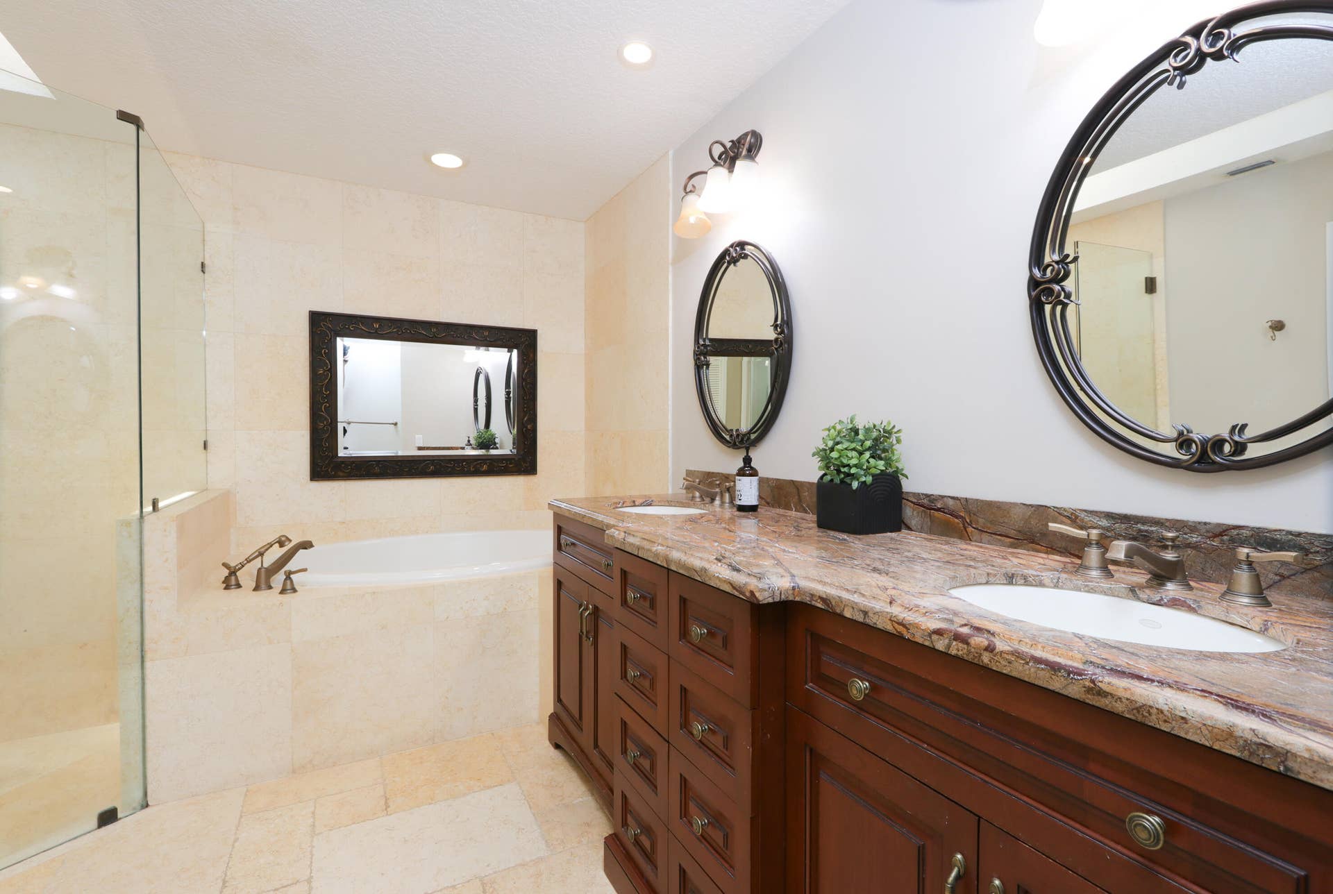 400 Seaside Lane, Juno Beach, FL 33408 Master bath