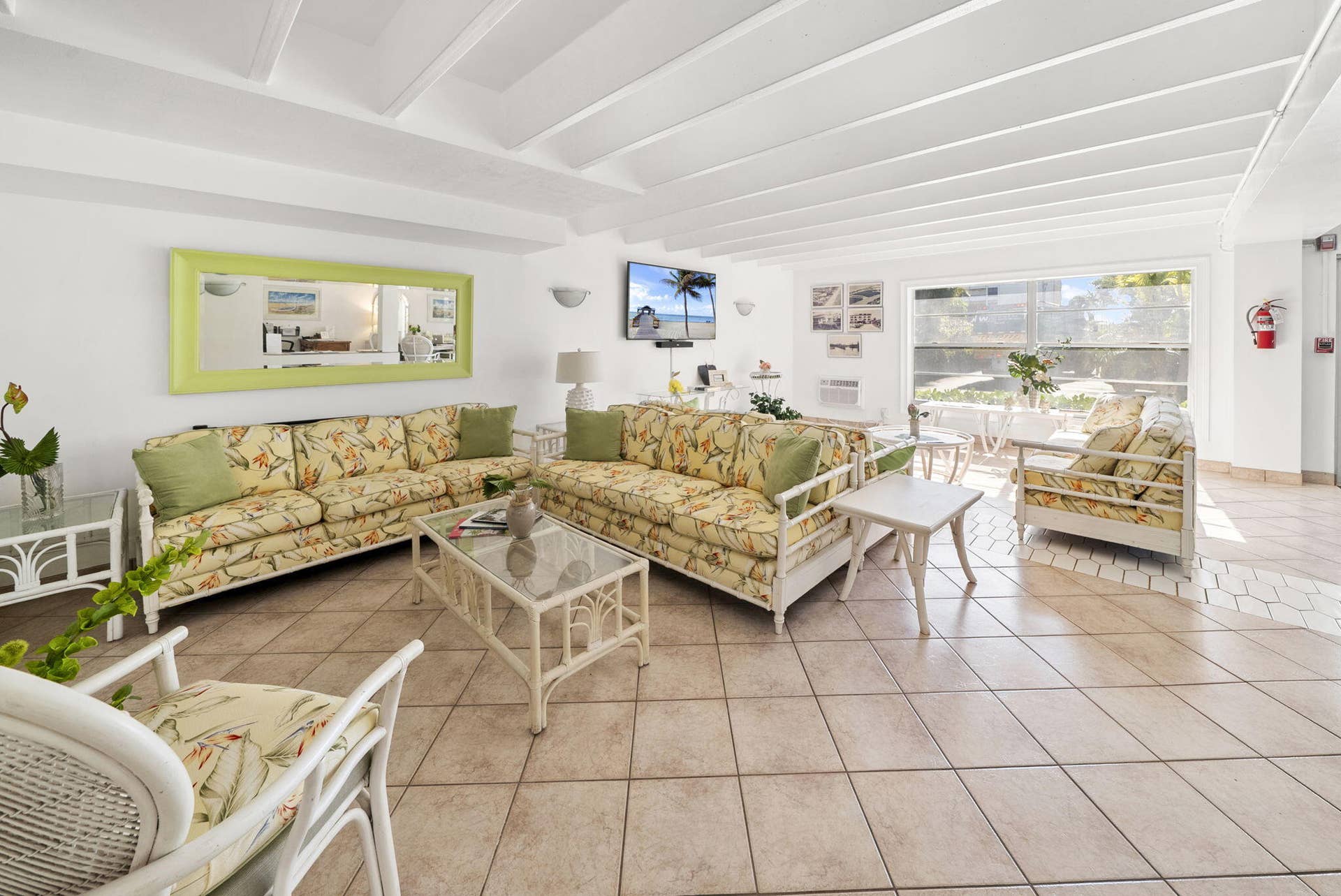 4001 S Ocean Boulevard, #122, South Palm Beach, FL 33480 Social Gathering Room