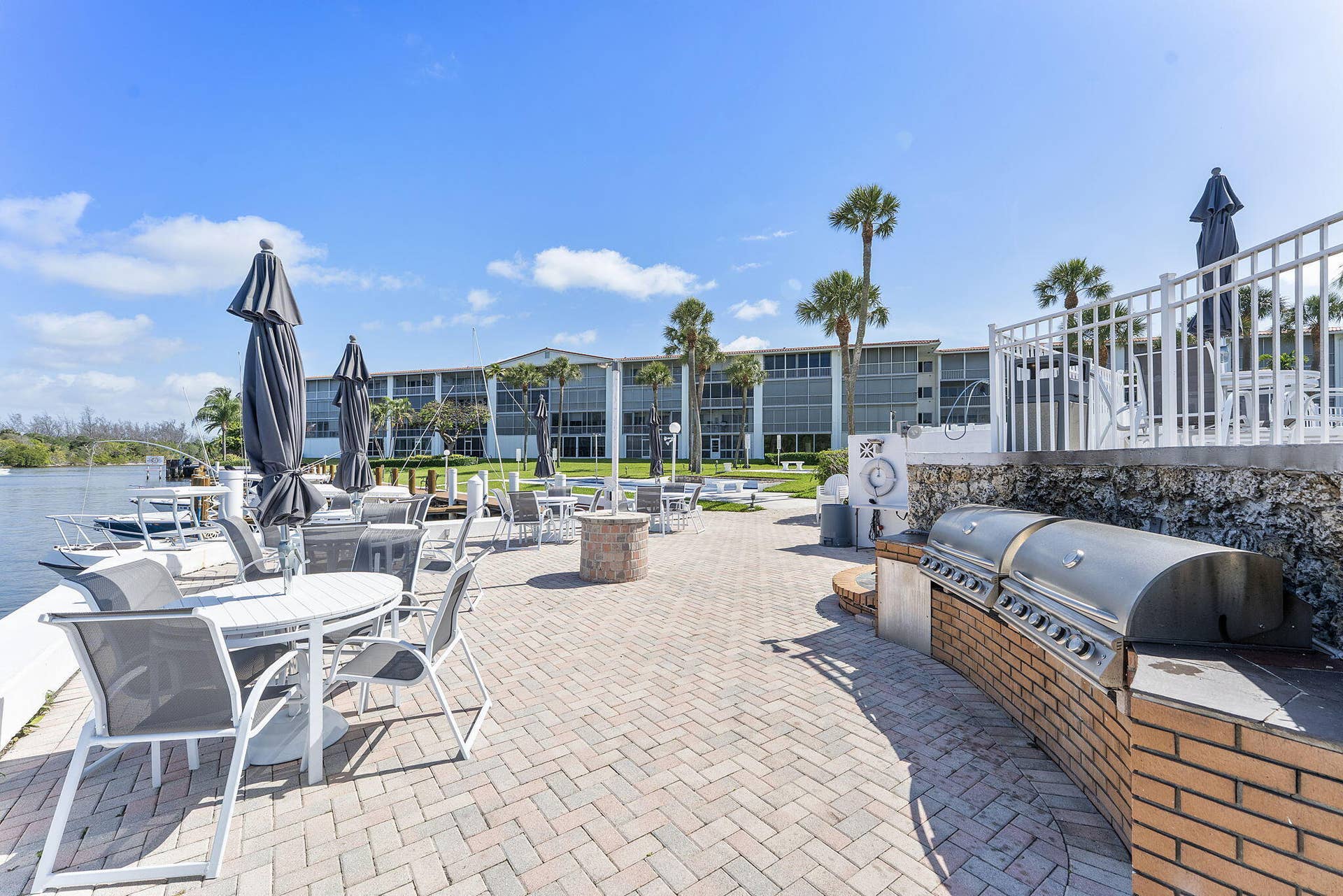 105 NE 19th Avenue, #164, Deerfield Beach, FL 33441 BBQ Grills and Entertainment Area