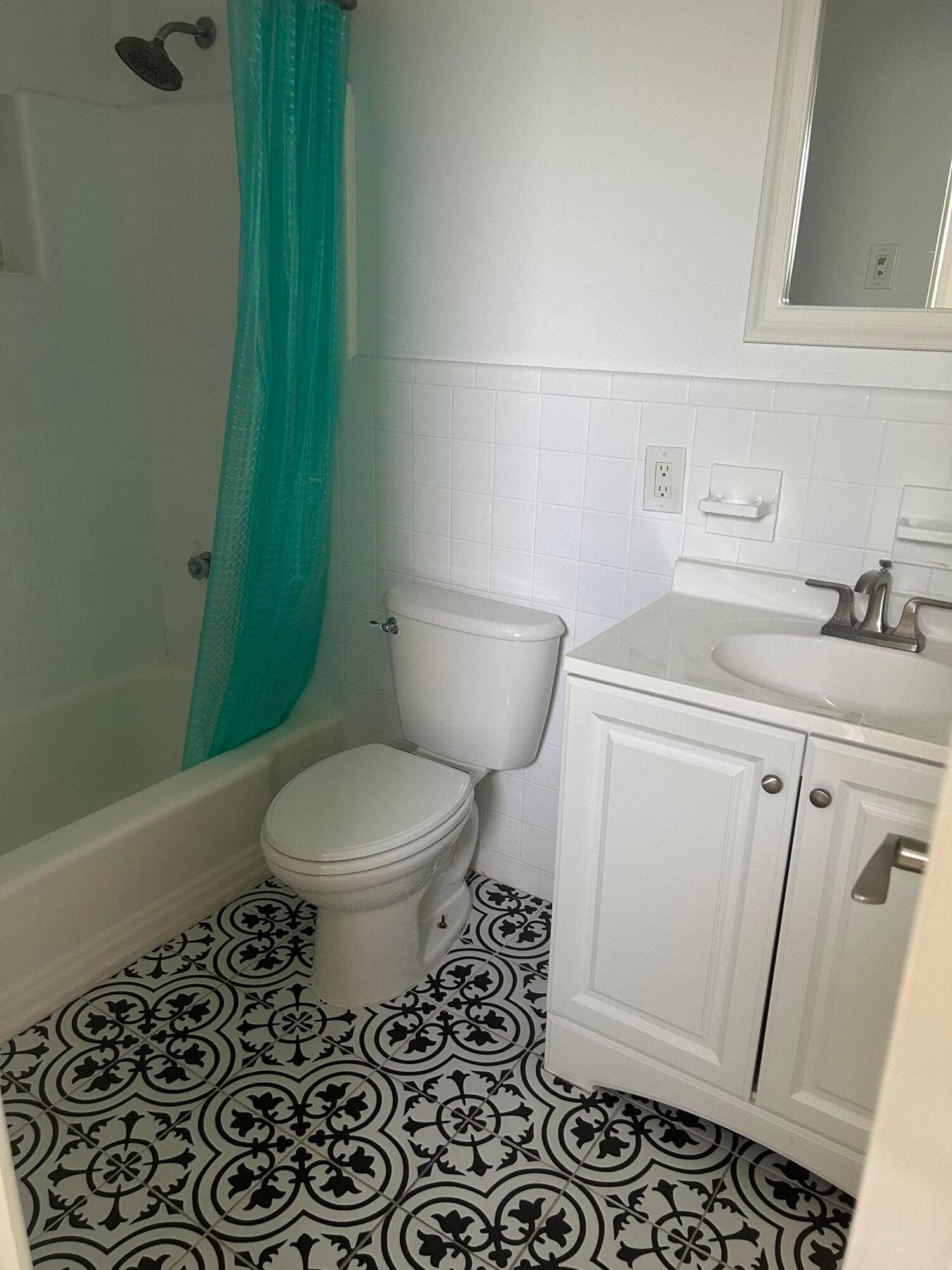 Tub/shower combo in 3rd bedroom.