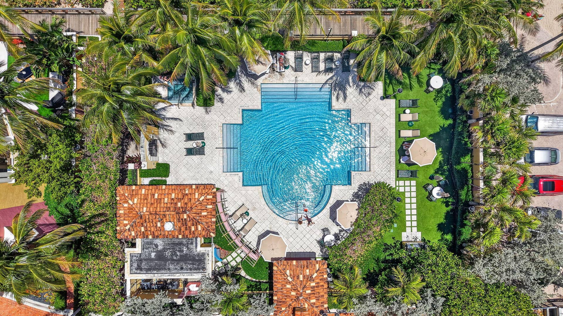 Resort-Style Oceanfront Pool