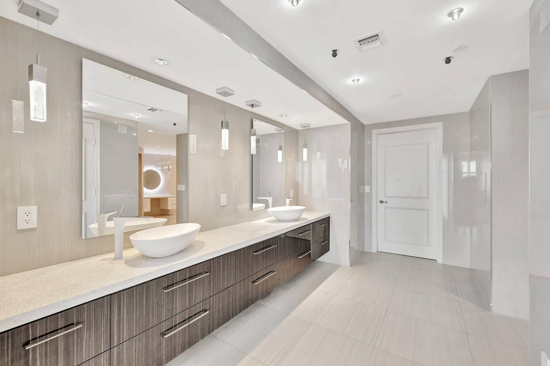 Spa-Inspired Double Vanity Bath