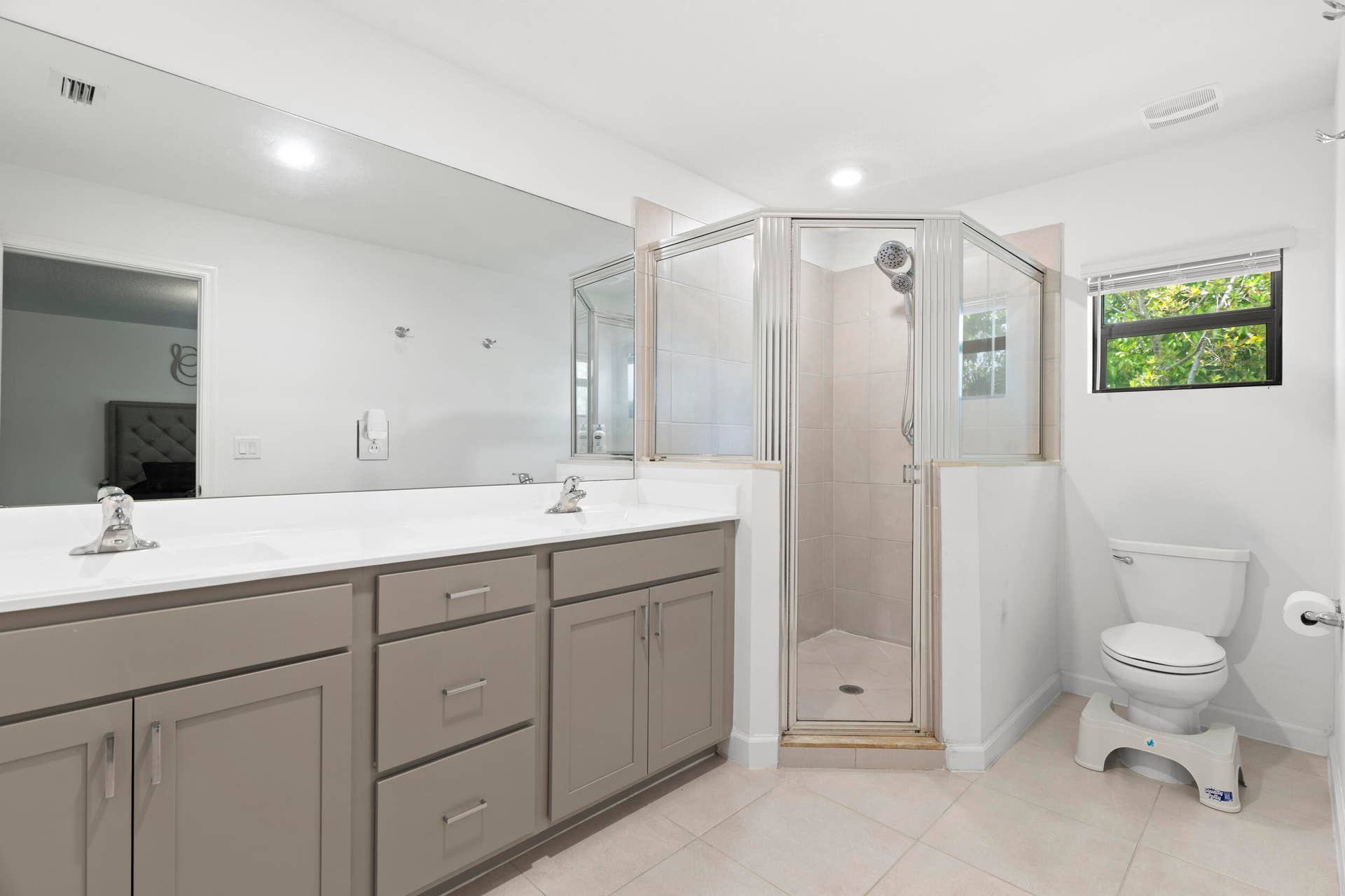 Owner's bathroom