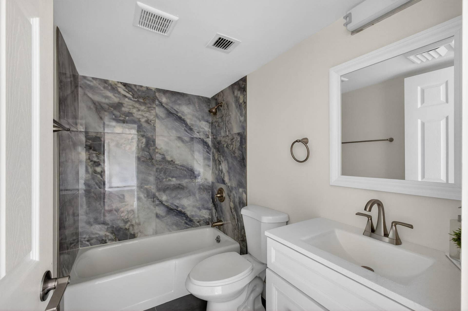 136 LAKESHORE Drive, #511, North Palm Beach, FL 33408 25-web-or-mls-5D1A1178