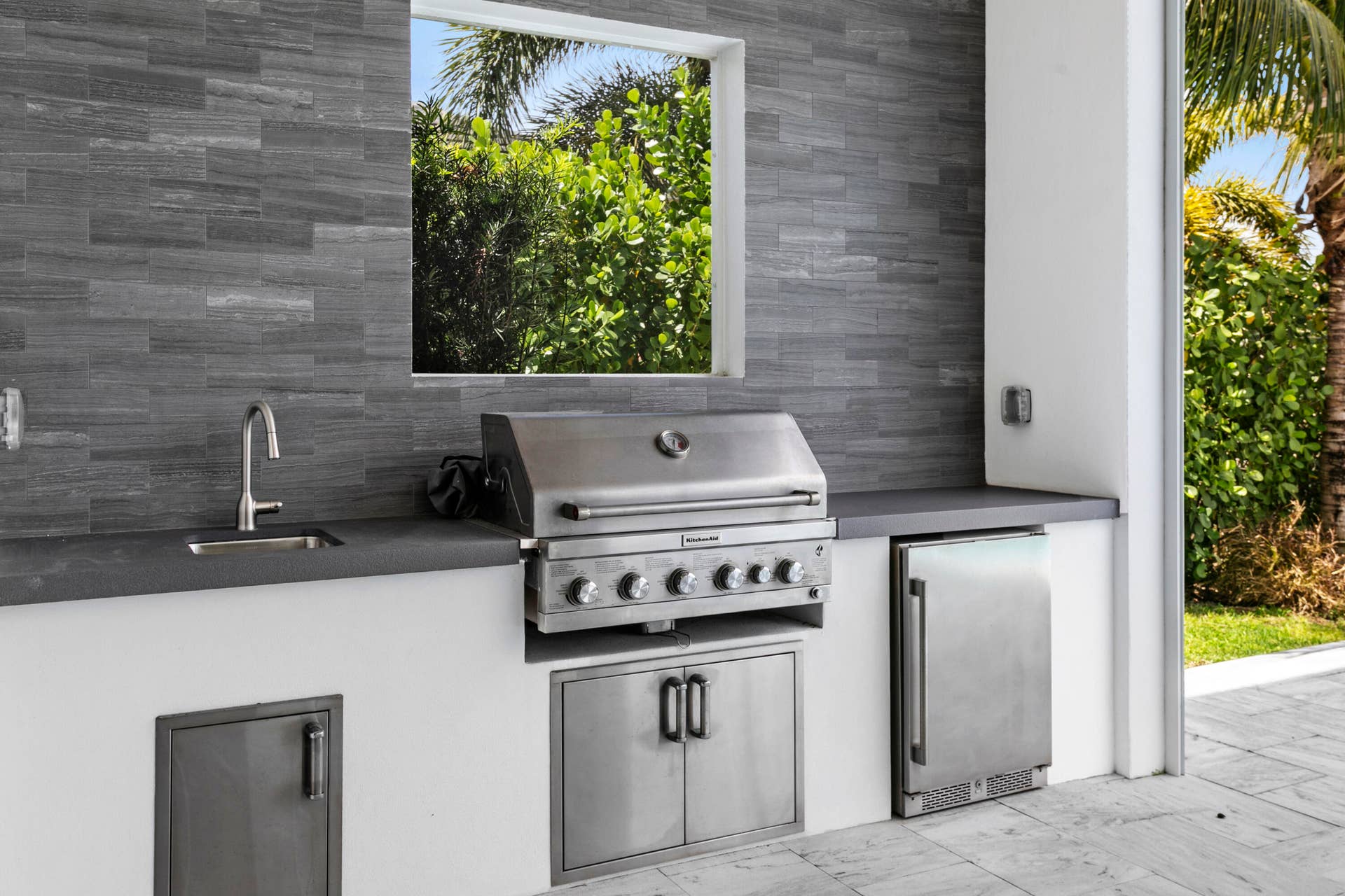 619 Riverside Road, North Palm Beach, FL 33408 Outdoor Kitchen on Lanai