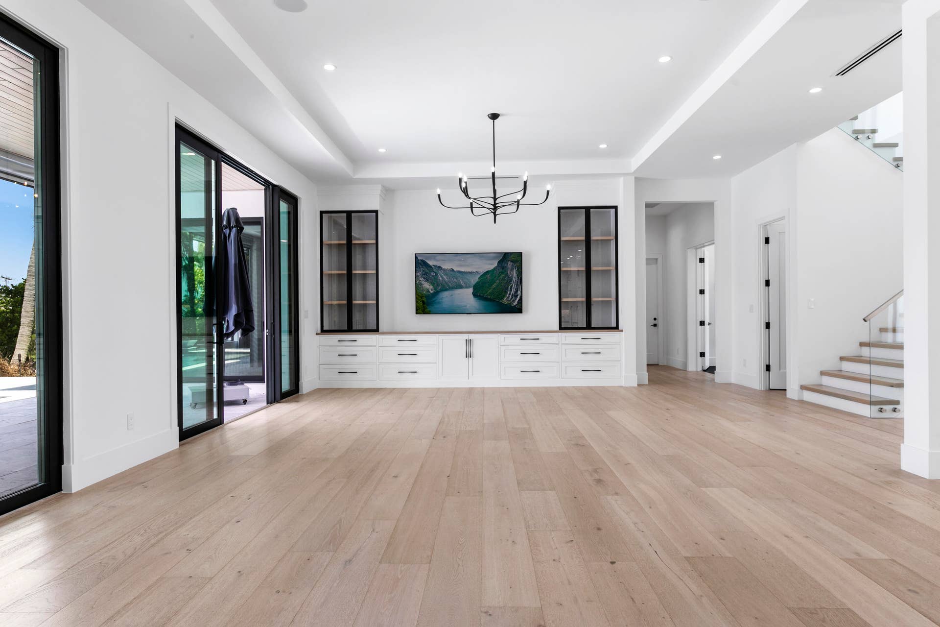 619 Riverside Road, North Palm Beach, FL 33408 Downstairs Open Floor Plan/Formal Living