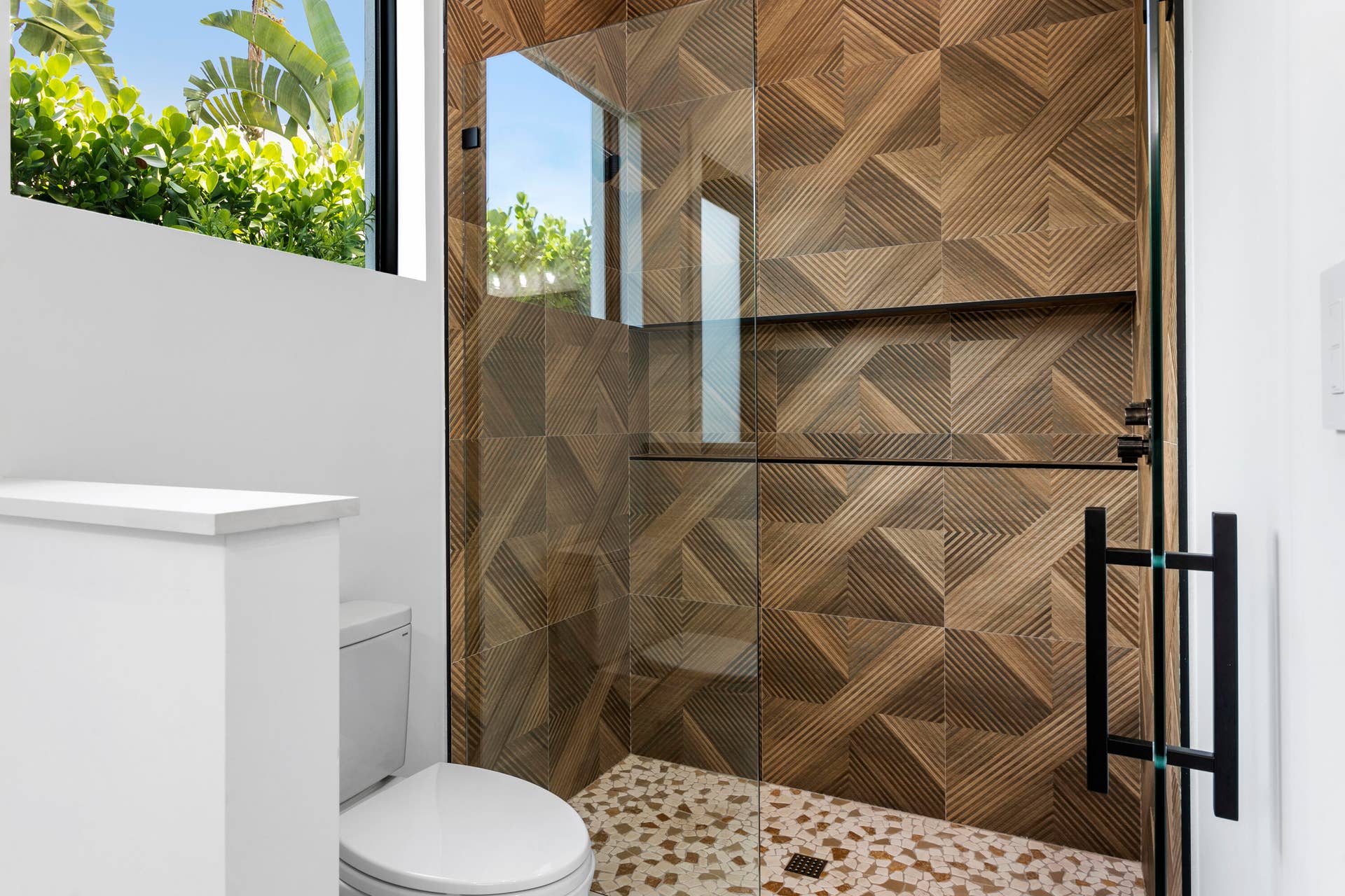 619 Riverside Road, North Palm Beach, FL 33408 Cabana Bath/Guest Suite