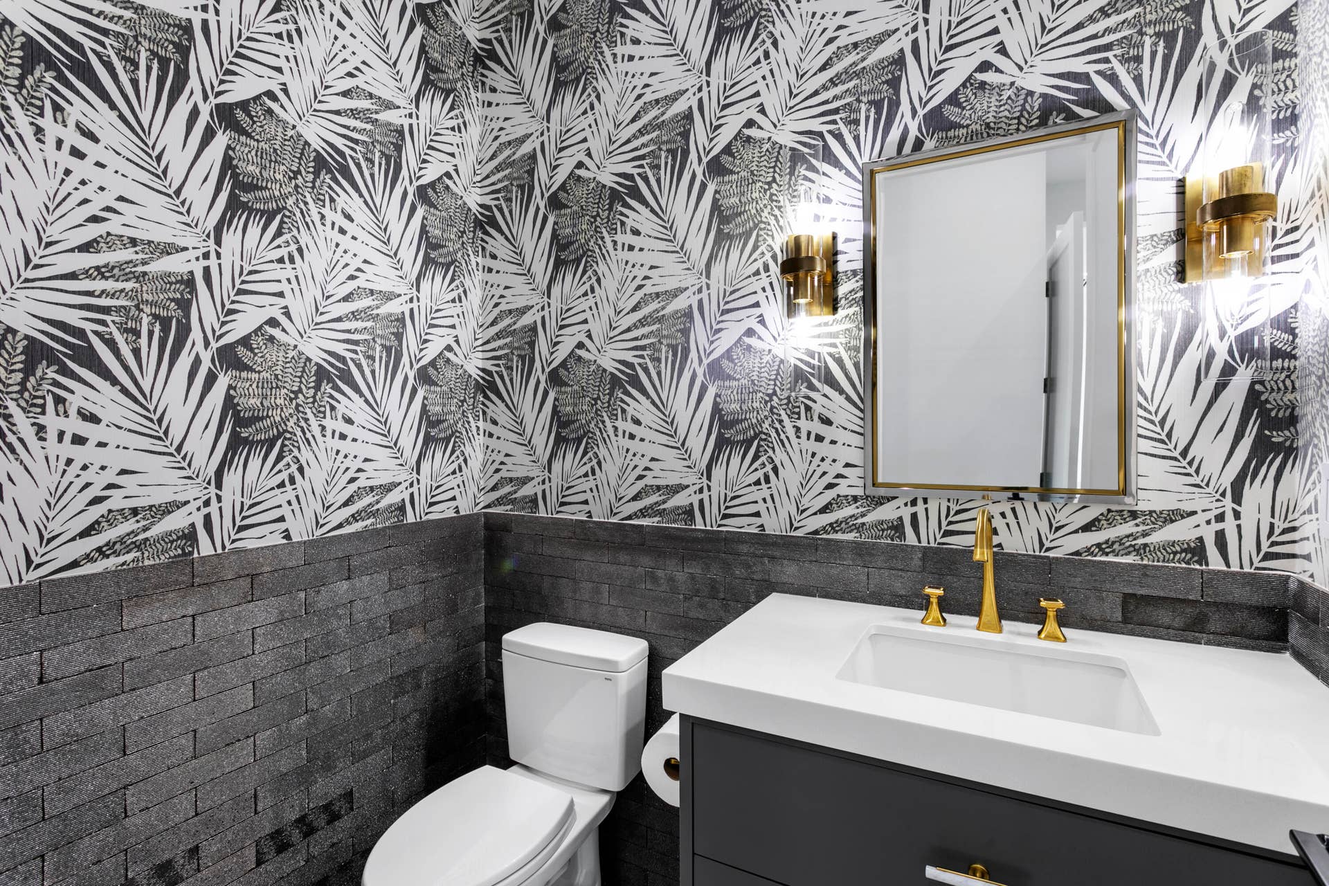 619 Riverside Road, North Palm Beach, FL 33408 Downstairs Half Bath
