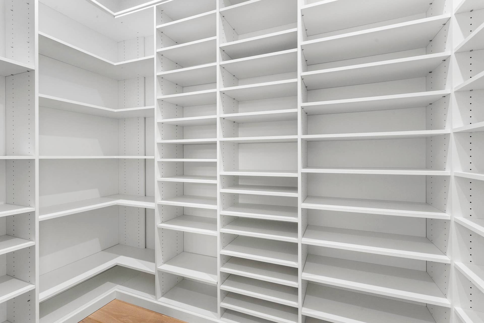 619 Riverside Road, North Palm Beach, FL 33408 Upstairs Master Shoe/Accessory Closet