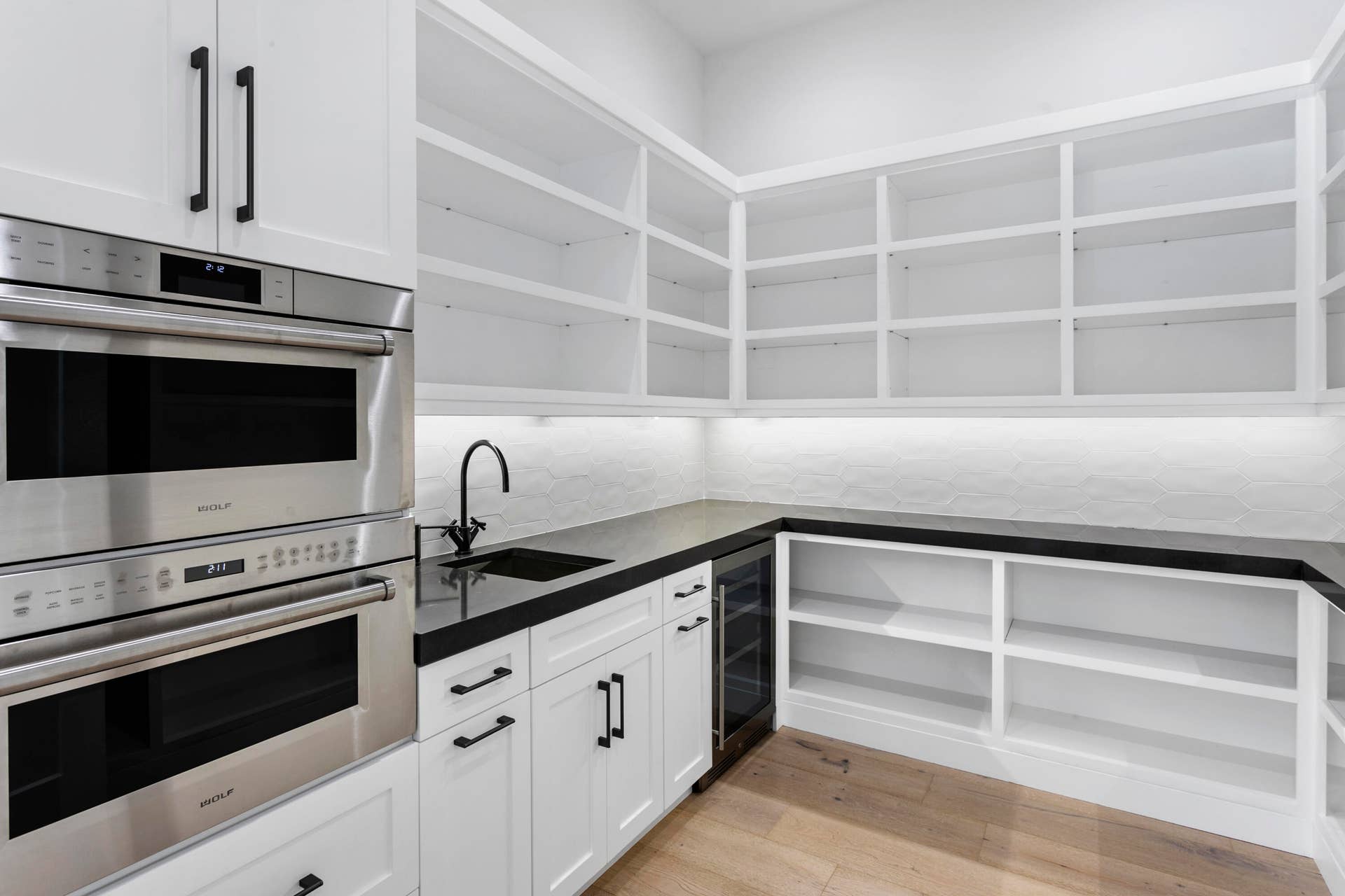 619 Riverside Road, North Palm Beach, FL 33408 Downstairs Butlers Pantry