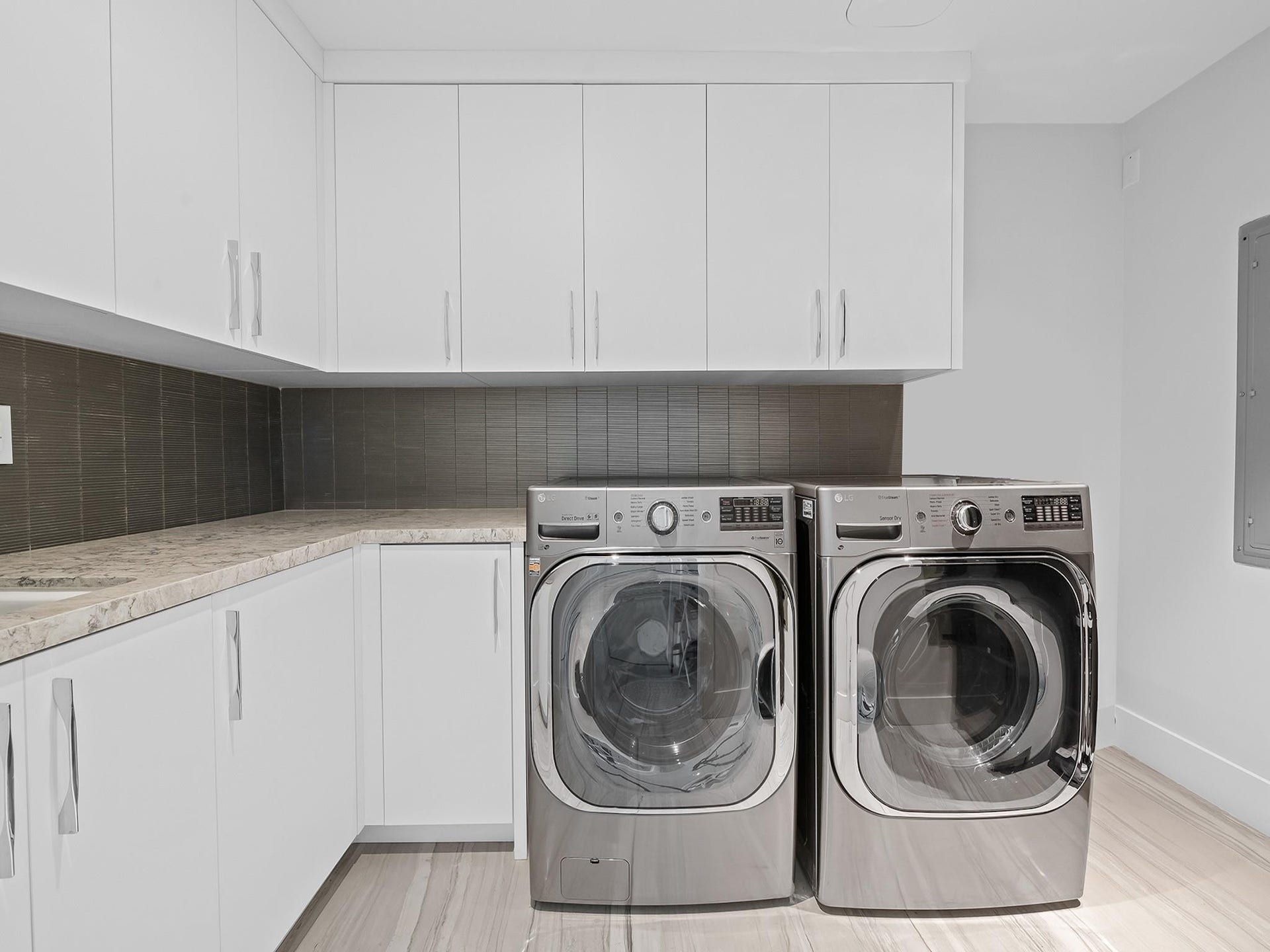 101 S Fort Lauderdale Beach Boulevard, #2905, Fort Lauderdale, FL 33316 Laundry/Utility Room