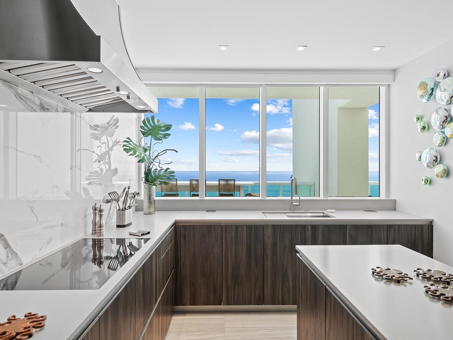 101 S Fort Lauderdale Beach Boulevard, #2905, Fort Lauderdale, FL 33316 Kitchen