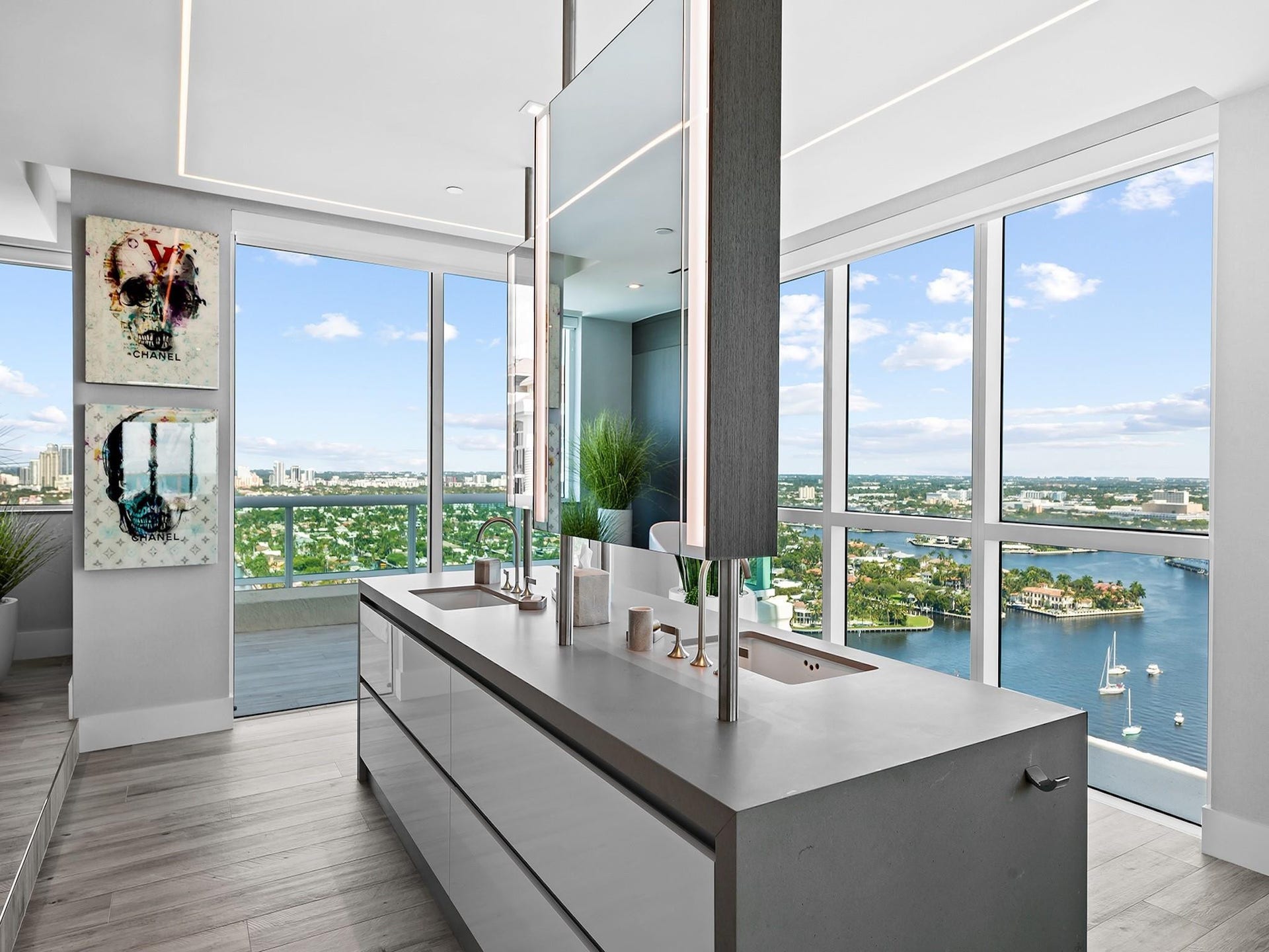 101 S Fort Lauderdale Beach Boulevard, #2905, Fort Lauderdale, FL 33316 Primary Bathroom