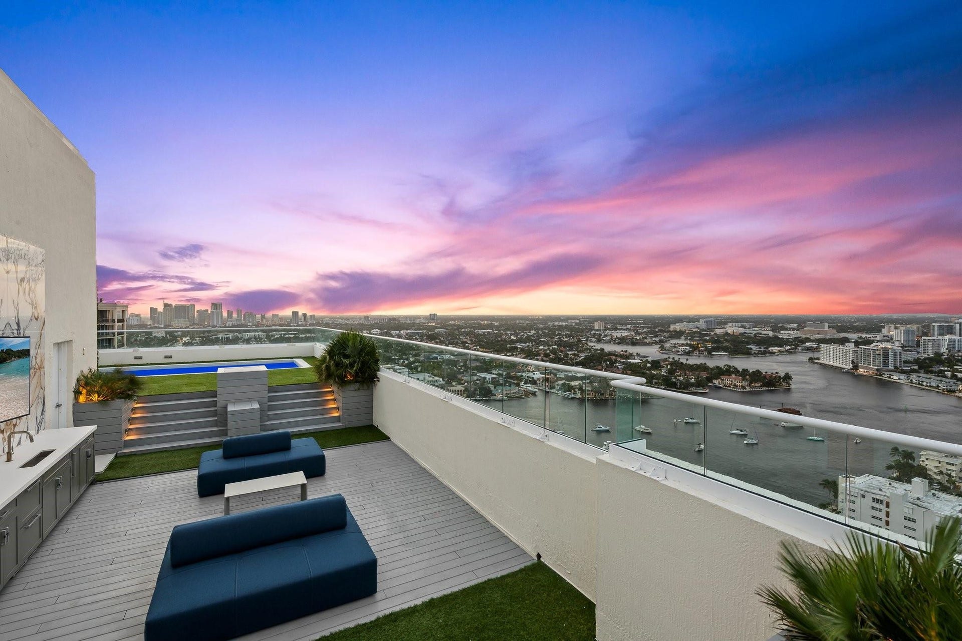 101 S Fort Lauderdale Beach Boulevard, #2905, Fort Lauderdale, FL 33316 Private Lounge Area