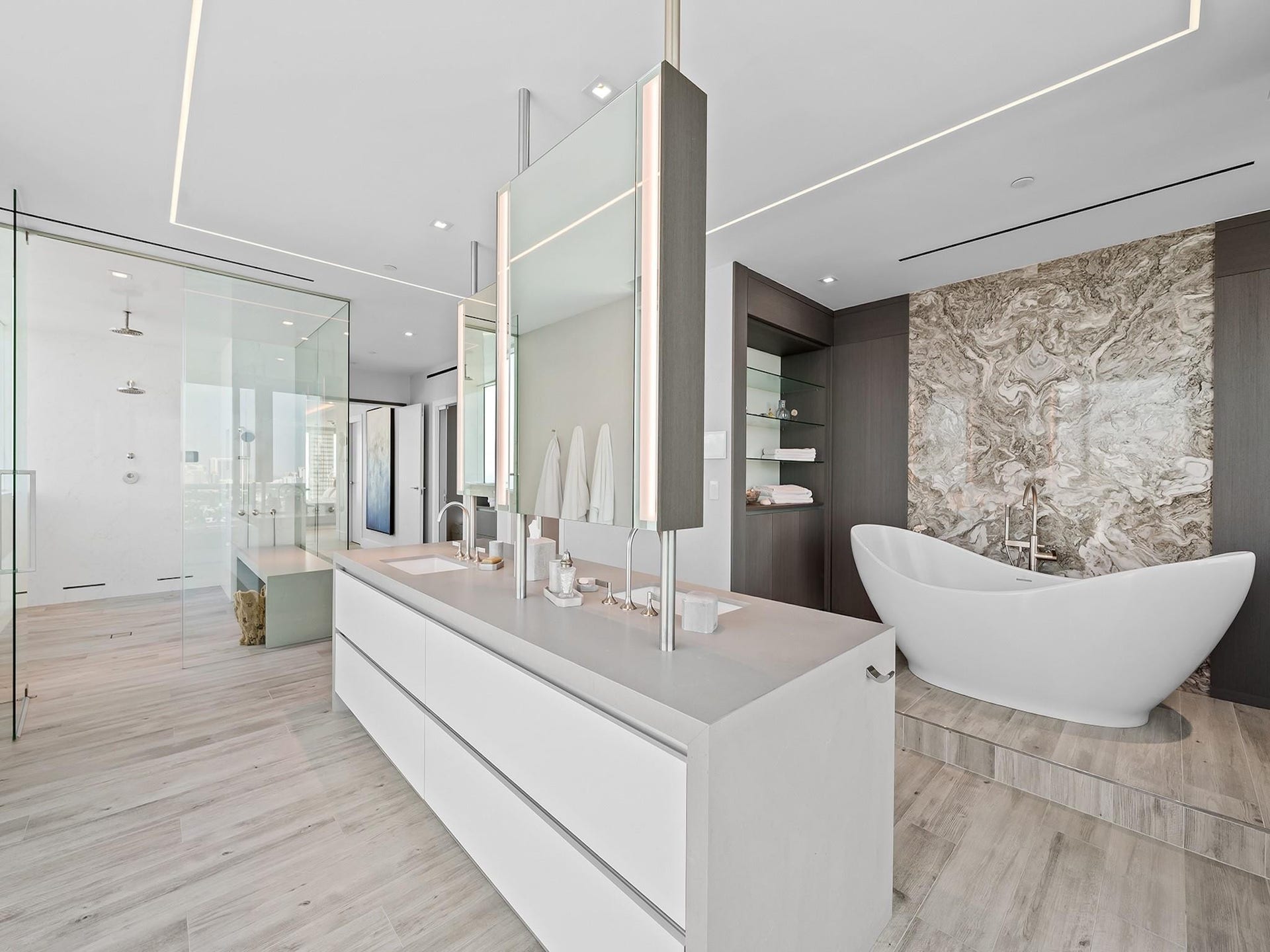 101 S Fort Lauderdale Beach Boulevard, #2905, Fort Lauderdale, FL 33316 Primary Bathroom