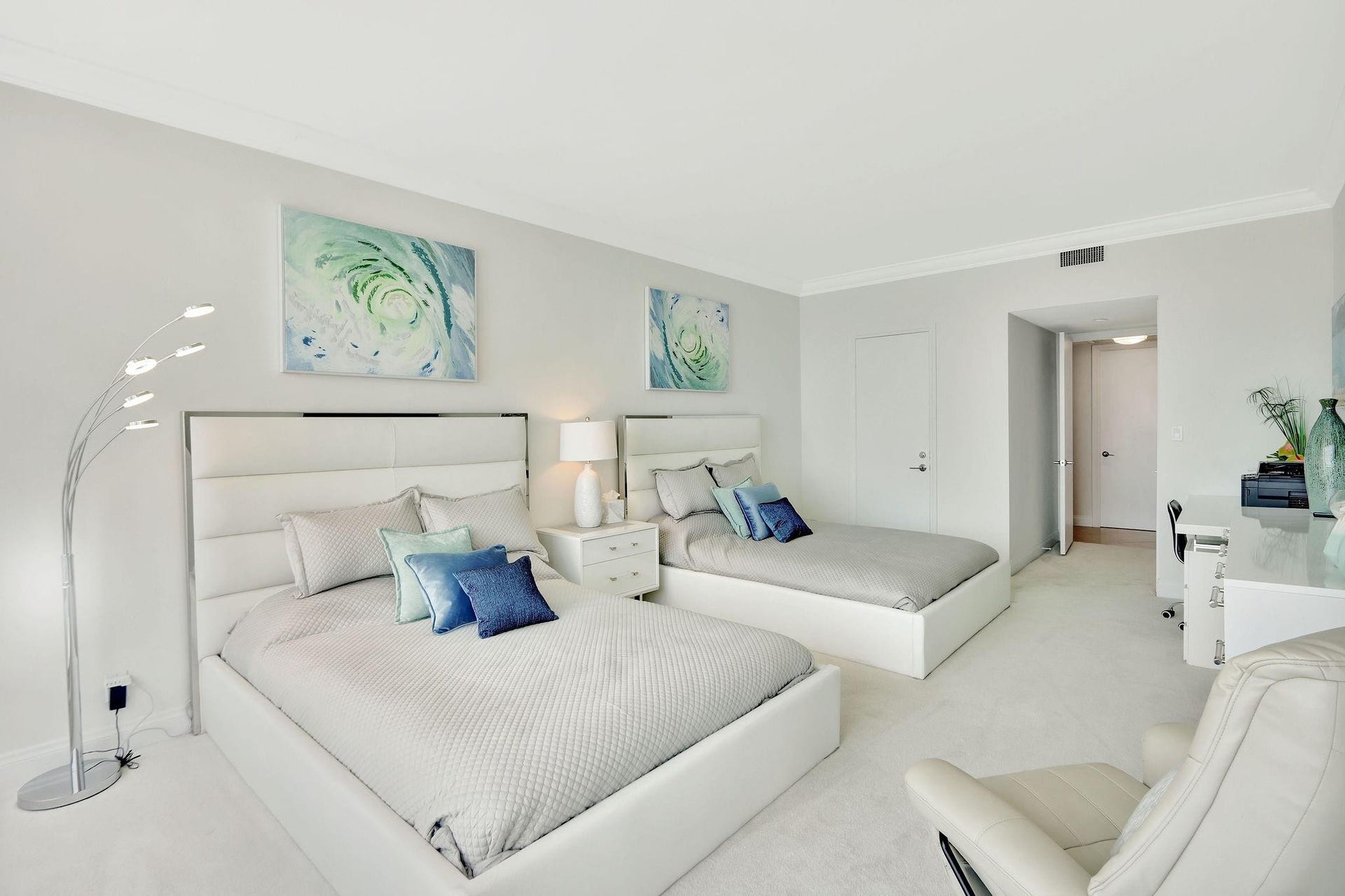 2100 S Ocean Lane, #2508PH, Fort Lauderdale, FL 33316 2 Queen Beds in Guest Room