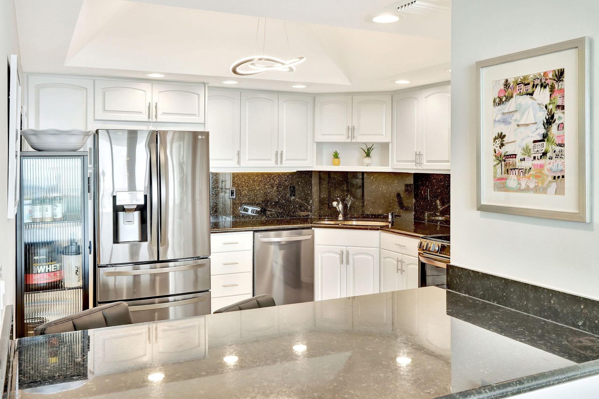 2100 S Ocean Lane, #2508PH, Fort Lauderdale, FL 33316 Open-Concept Kitchen w/breakfast bar looking at Ocean