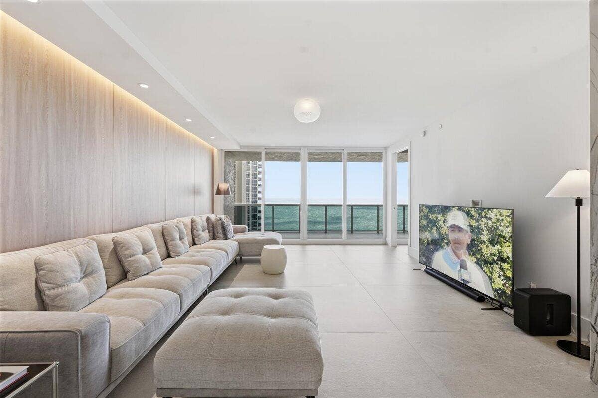3100 N Ocean Boulevard N, #1902, Fort Lauderdale, FL 33308 living room